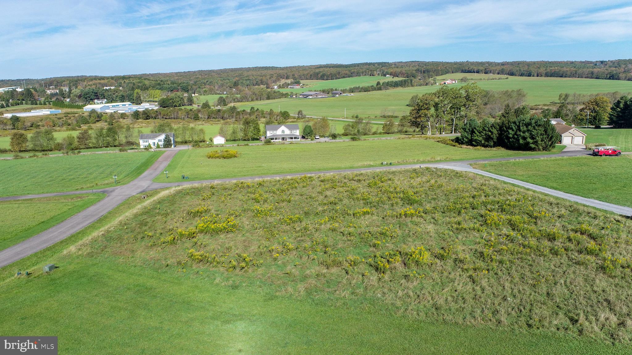 WISPERING VIEWS - Land