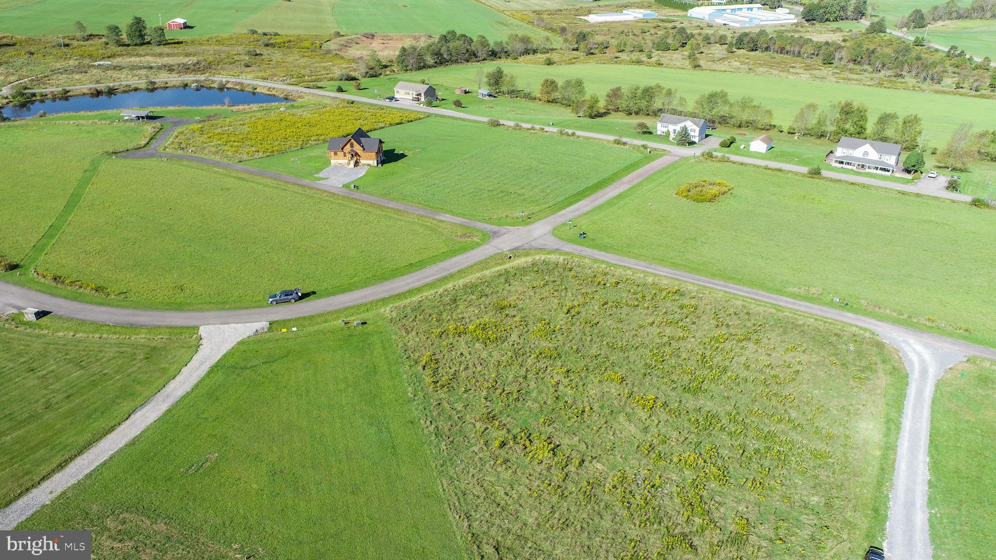 WISPERING VIEWS - Land