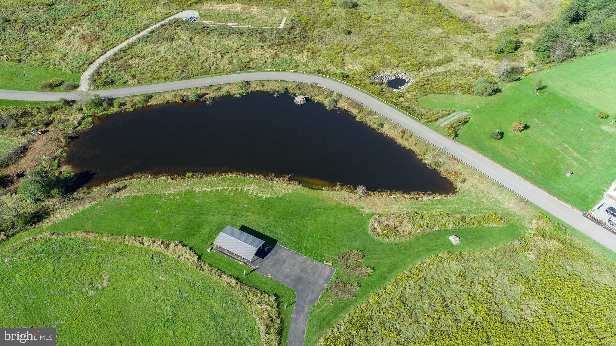 WISPERING VIEWS - Land