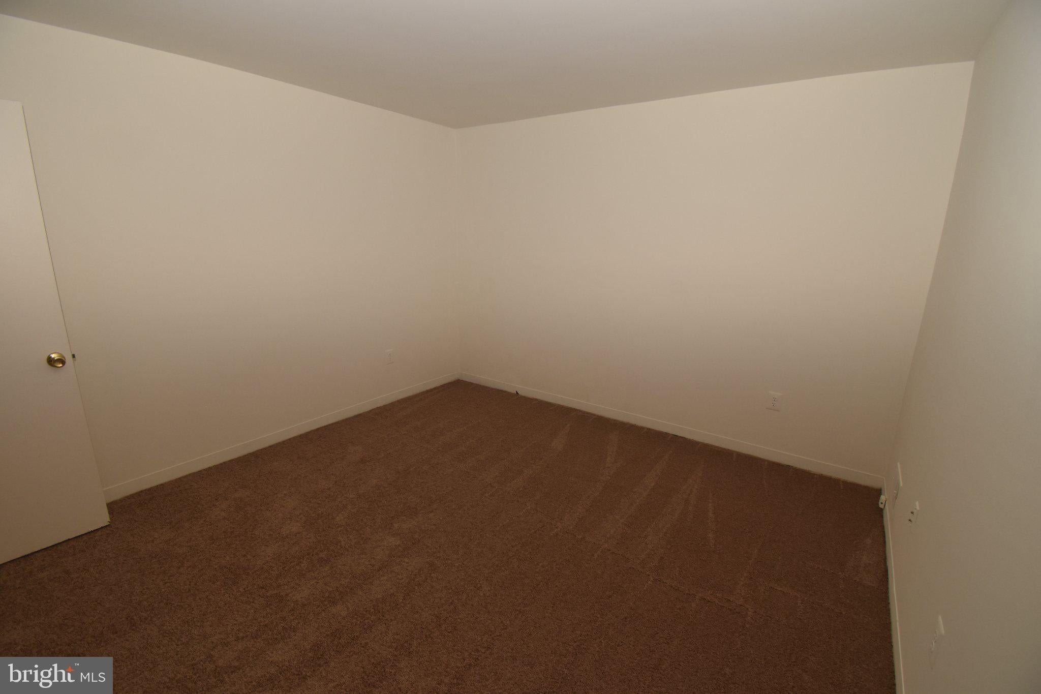 1436 GREENMONT
