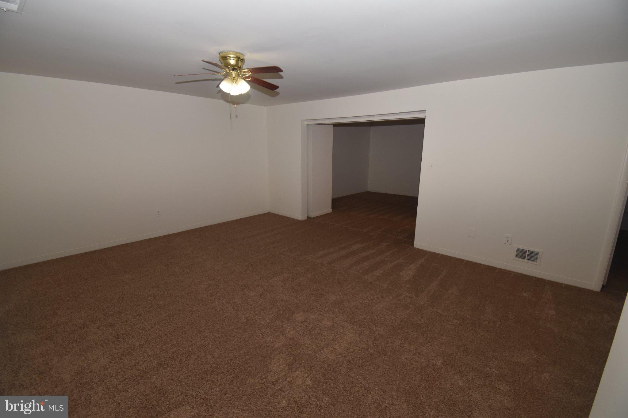 1436 GREENMONT