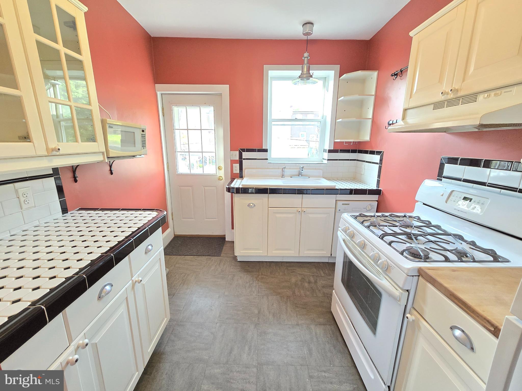 ROXBOROUGH - Residential Lease