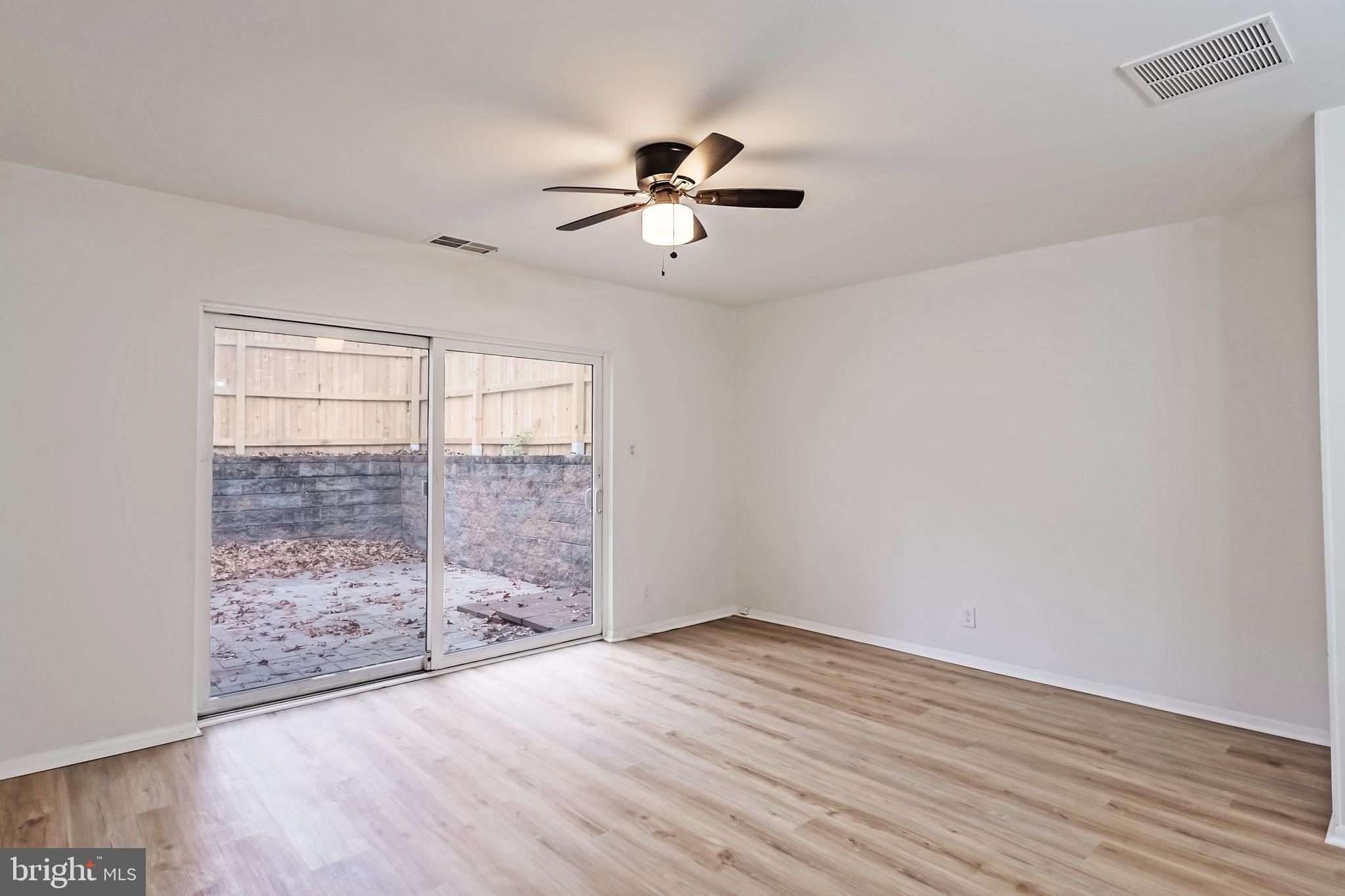 CARDINAL SQUARE - Residential