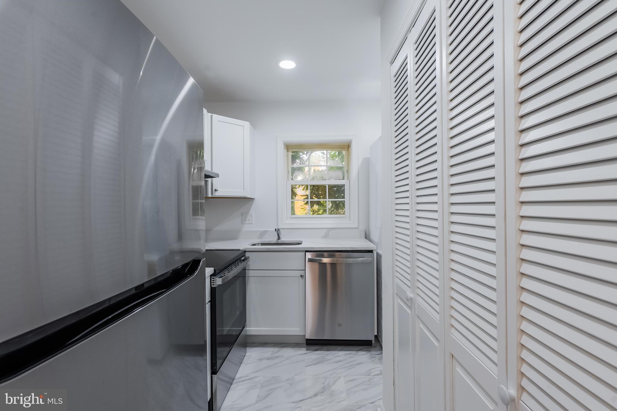 CARDINAL SQUARE - Residential