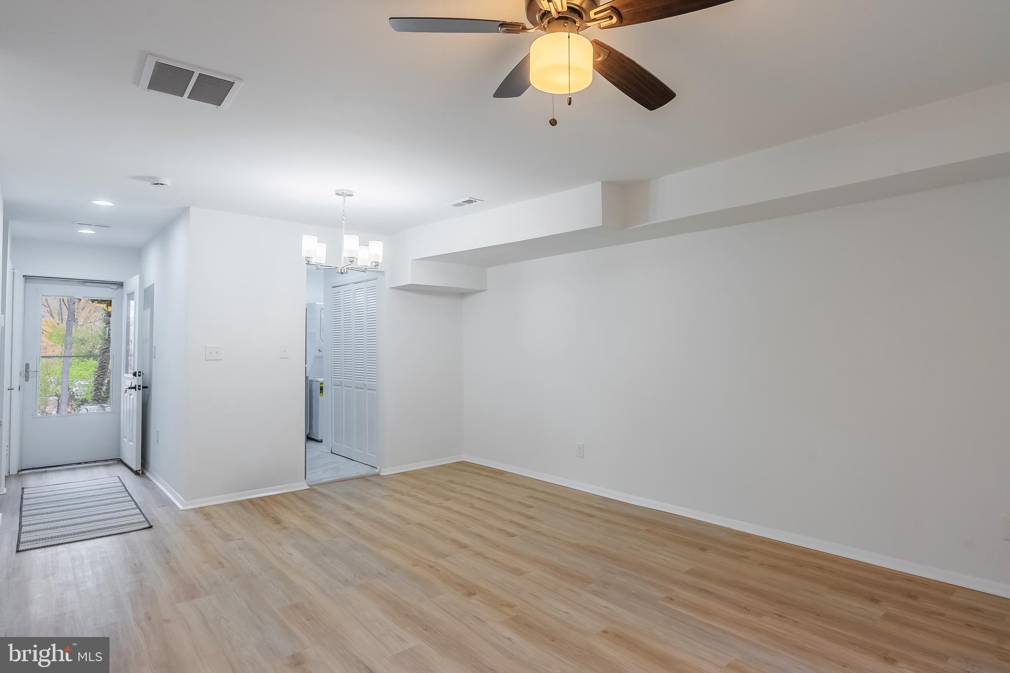 CARDINAL SQUARE - Residential