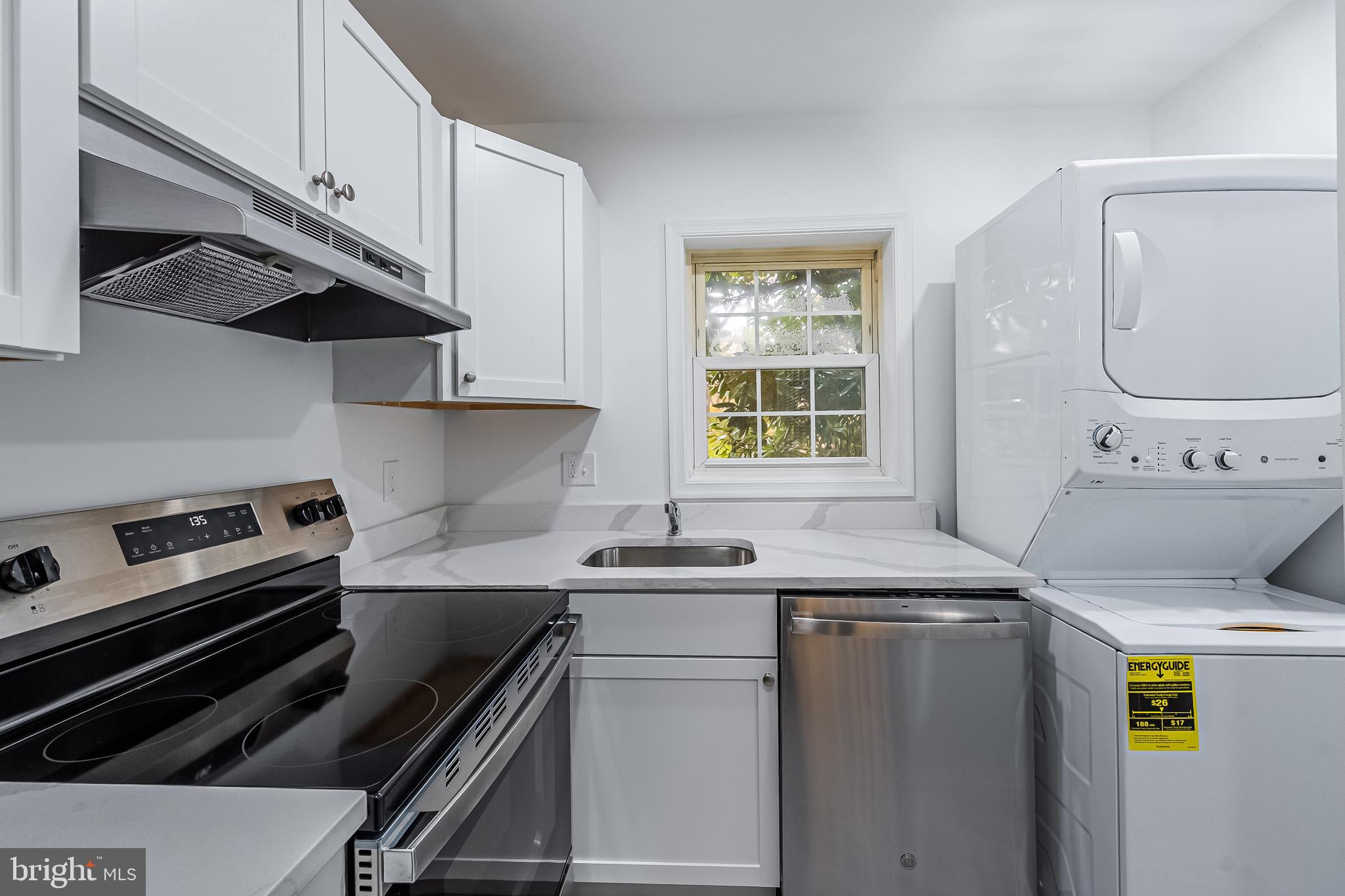 CARDINAL SQUARE - Residential