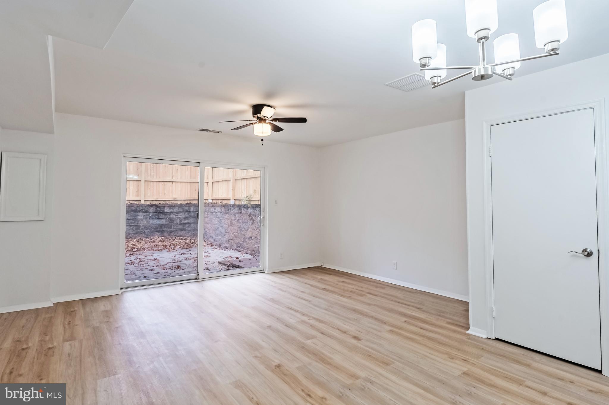 CARDINAL SQUARE - Residential