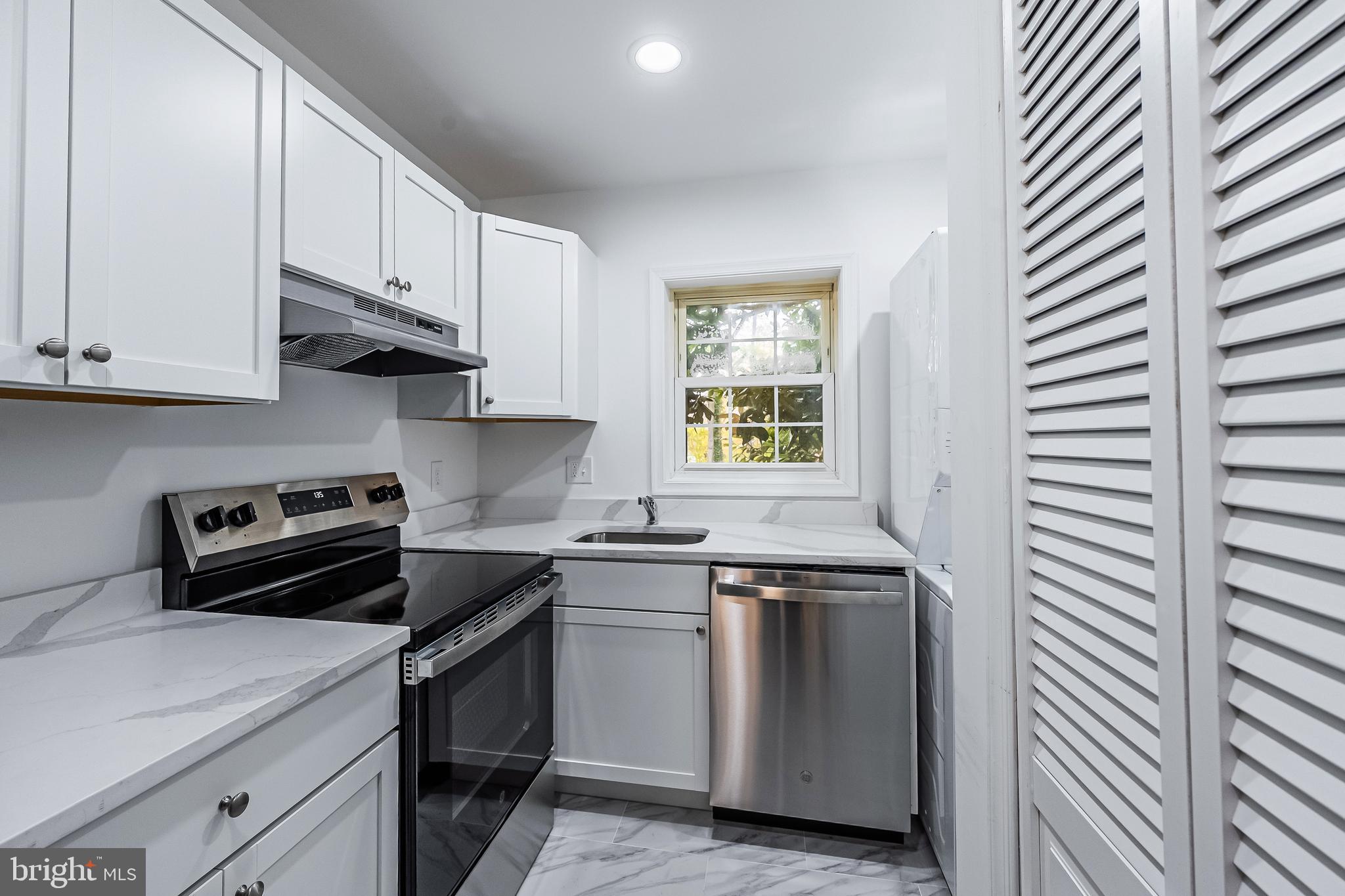 CARDINAL SQUARE - Residential