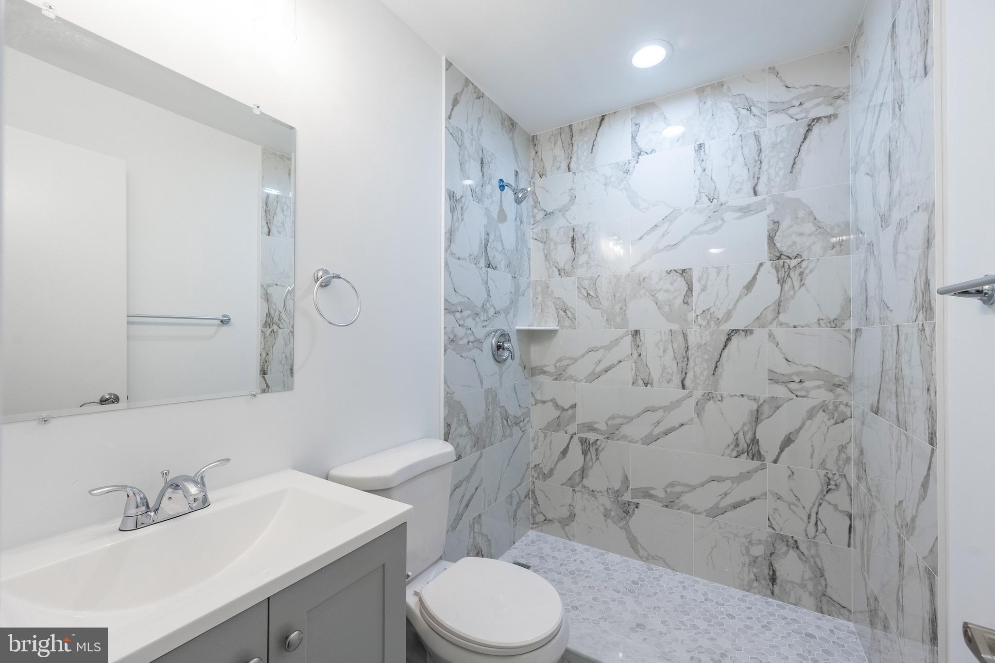 CARDINAL SQUARE - Residential