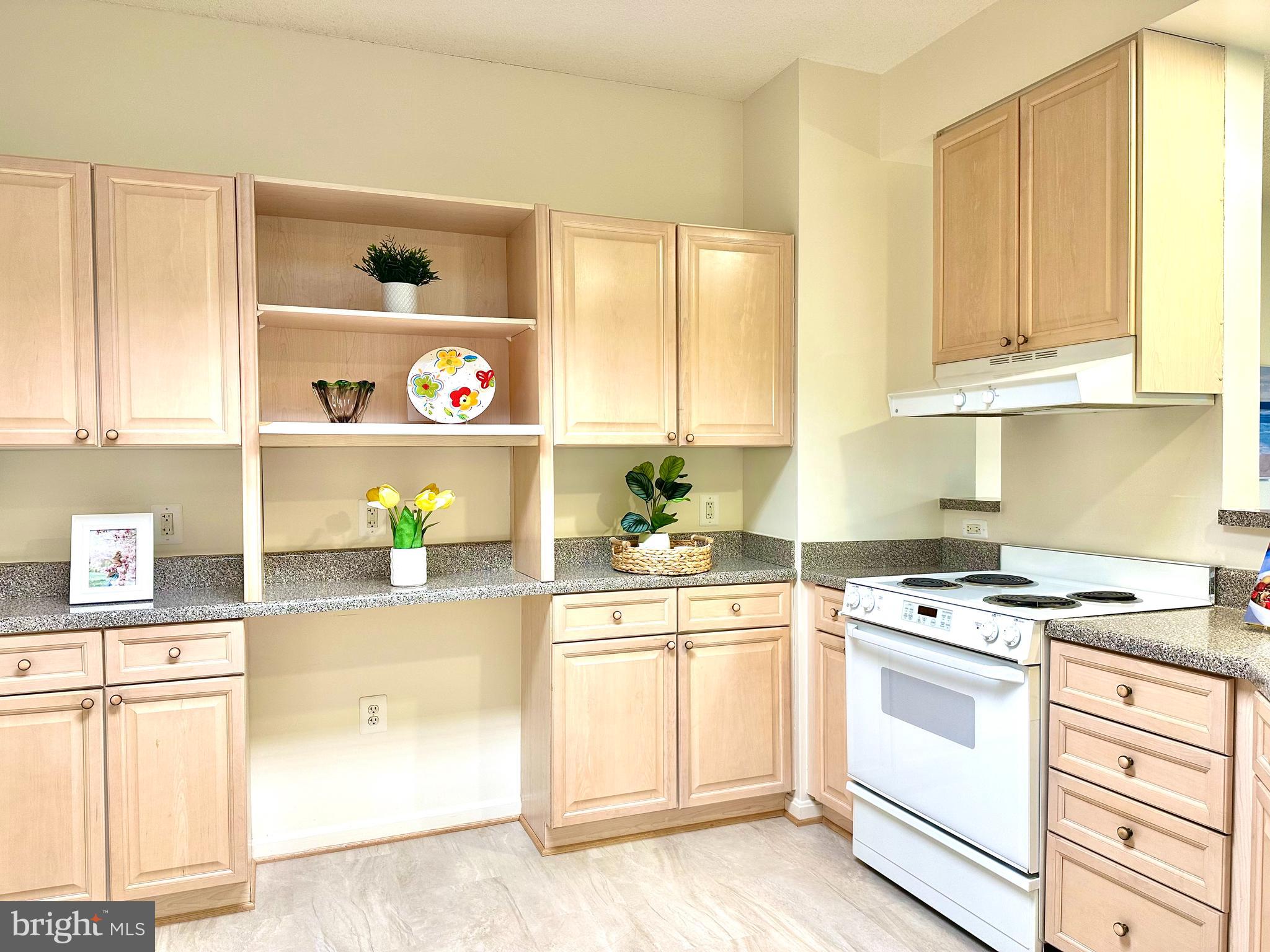 LEISURE WORLD - Residential