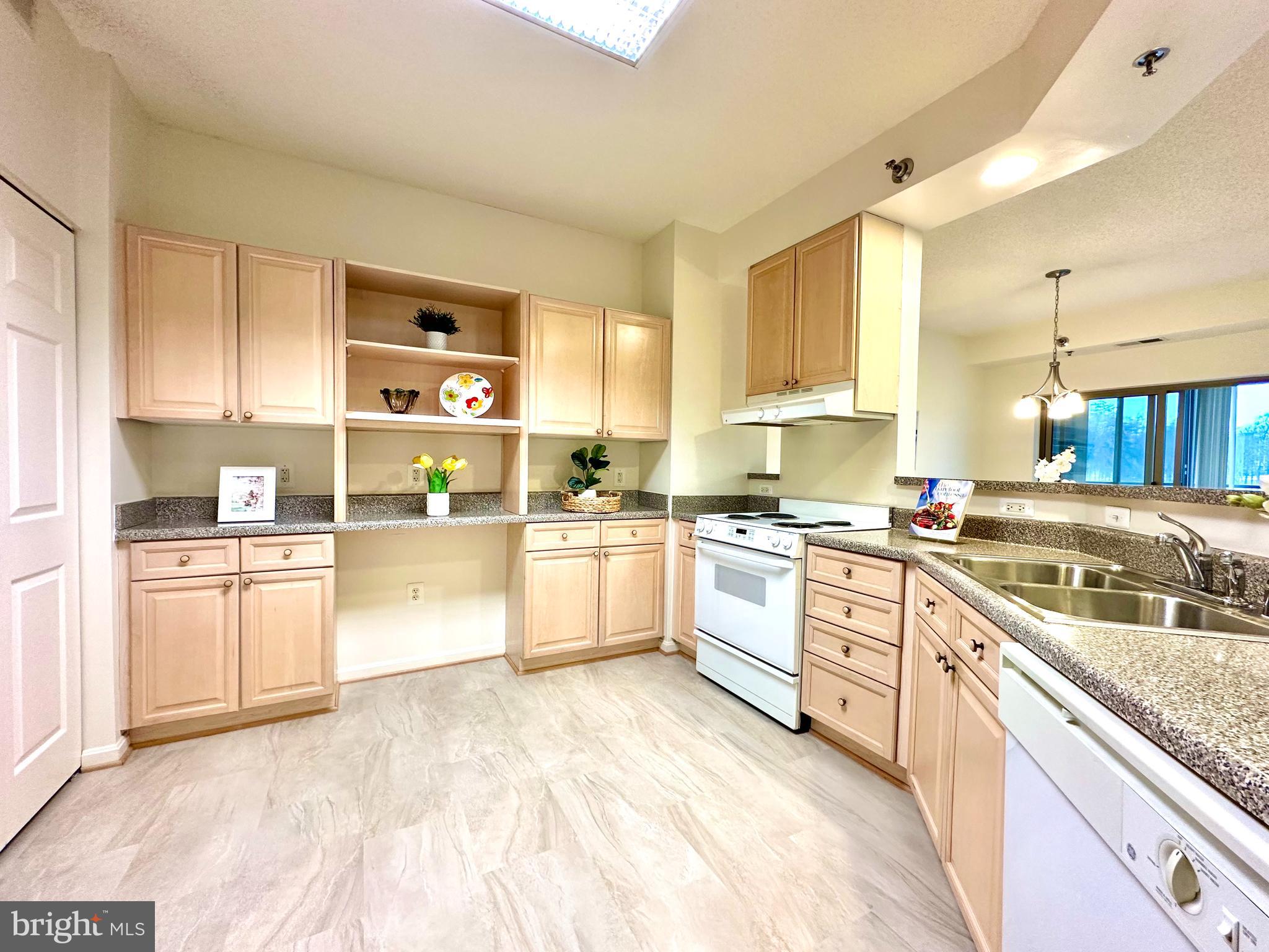 LEISURE WORLD - Residential