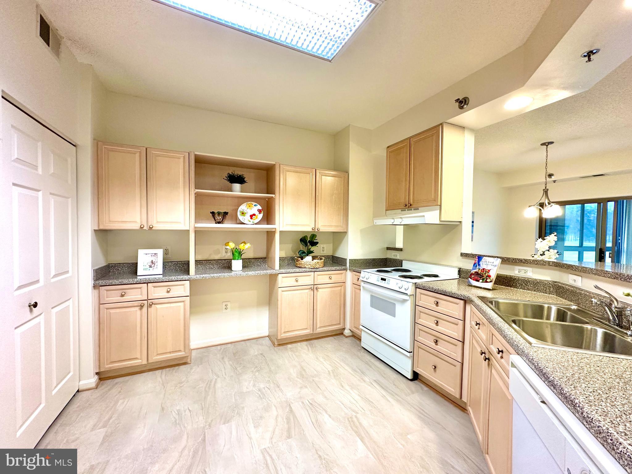 LEISURE WORLD - Residential