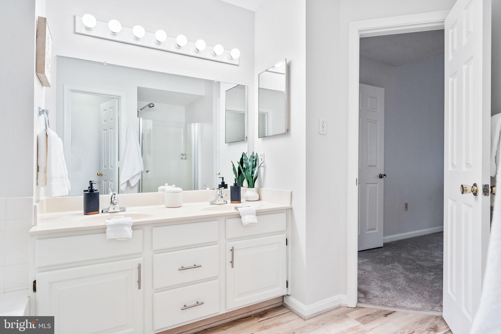 HILLWOOD - Residential