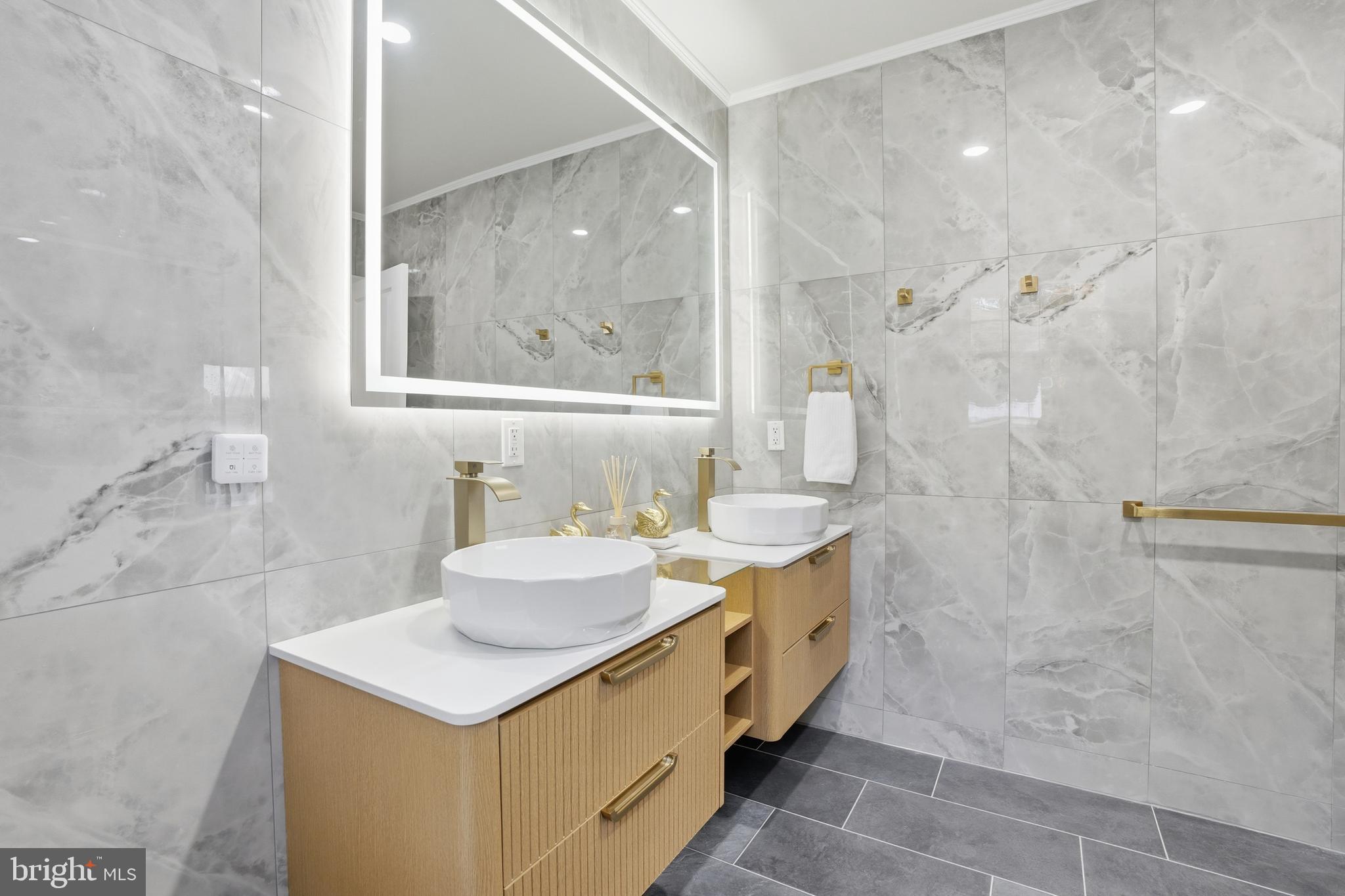 HUNTINGDON VALLEY - Residential