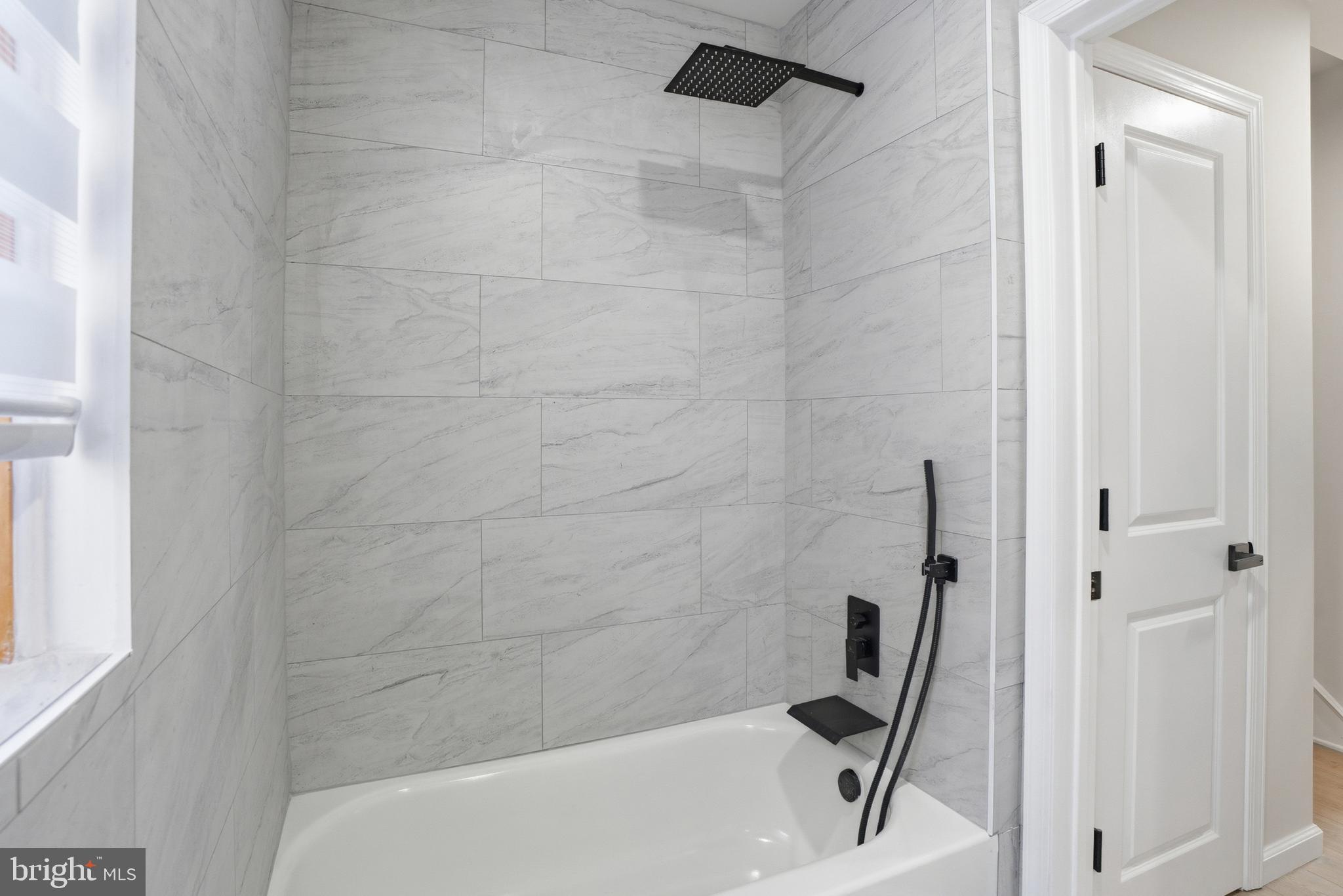 HUNTINGDON VALLEY - Residential