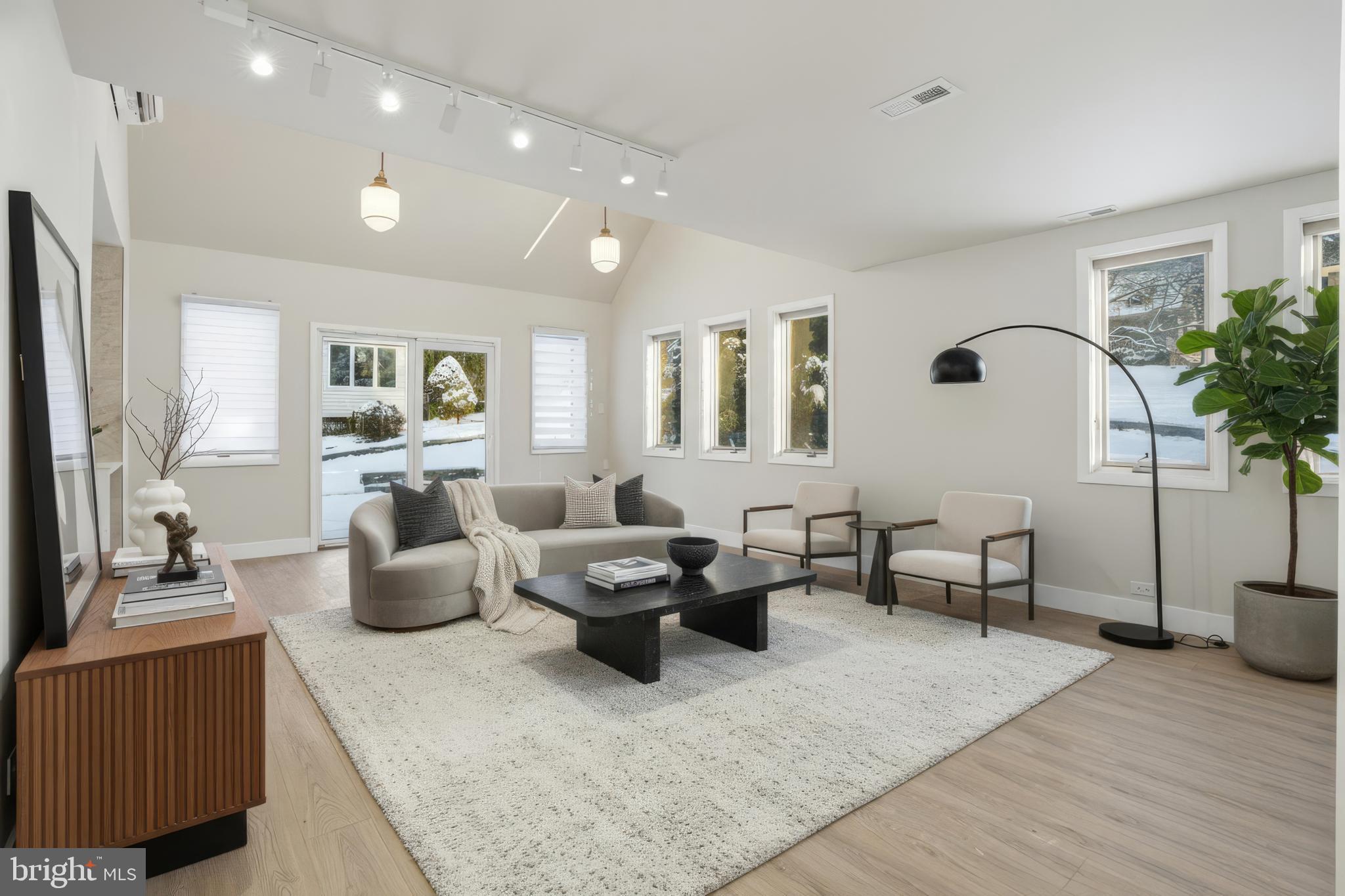 HUNTINGDON VALLEY - Residential