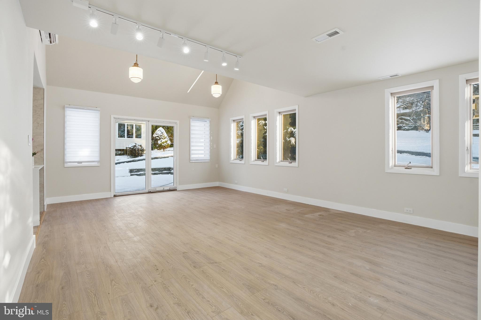 HUNTINGDON VALLEY - Residential