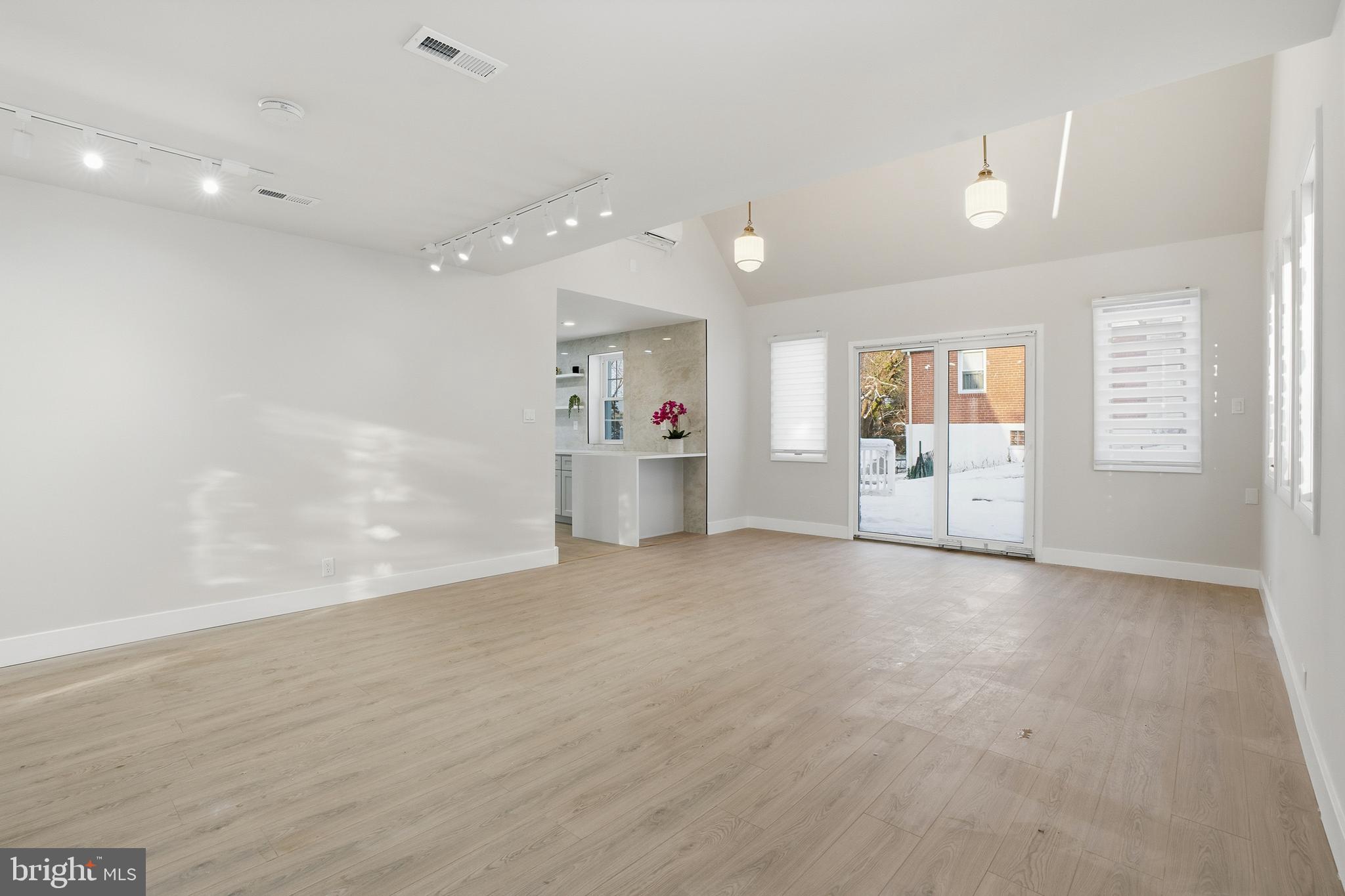 HUNTINGDON VALLEY - Residential