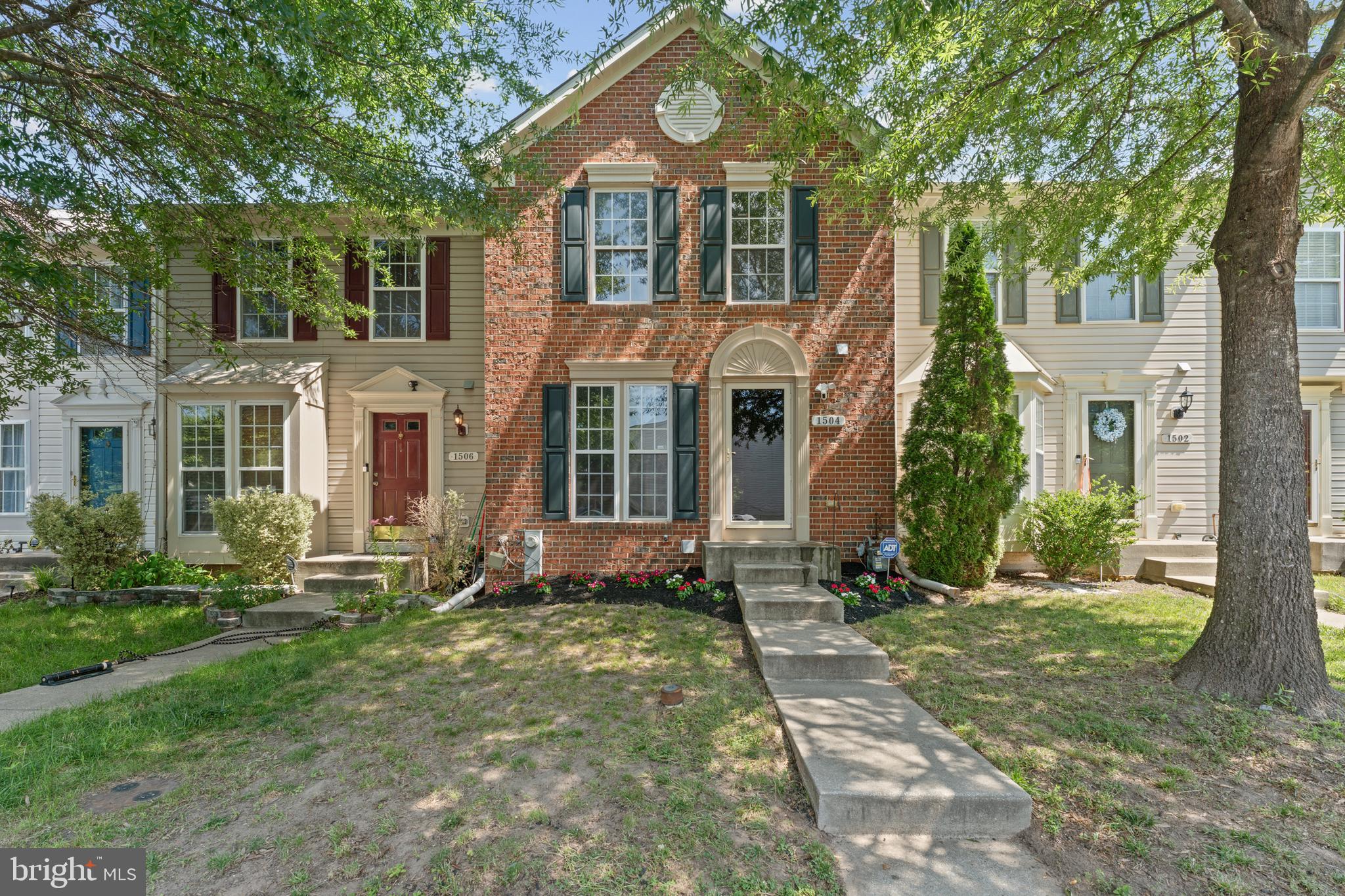 1504 FALLING BROOK COURT