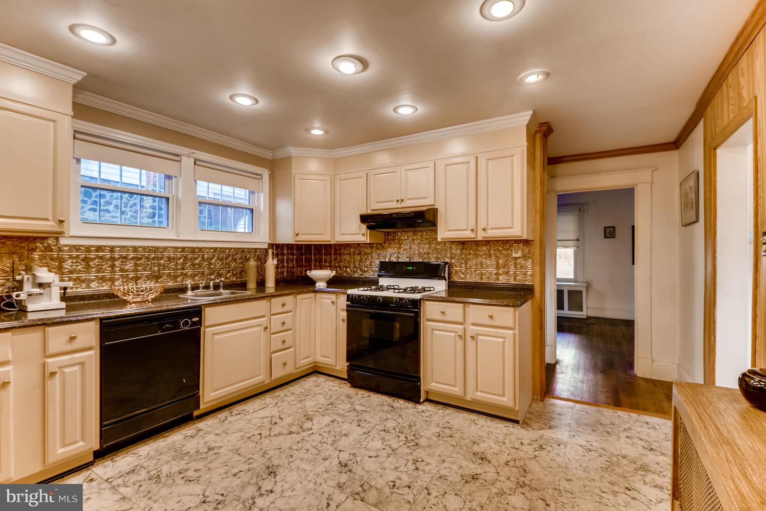 WINDSOR HILLS - Residential