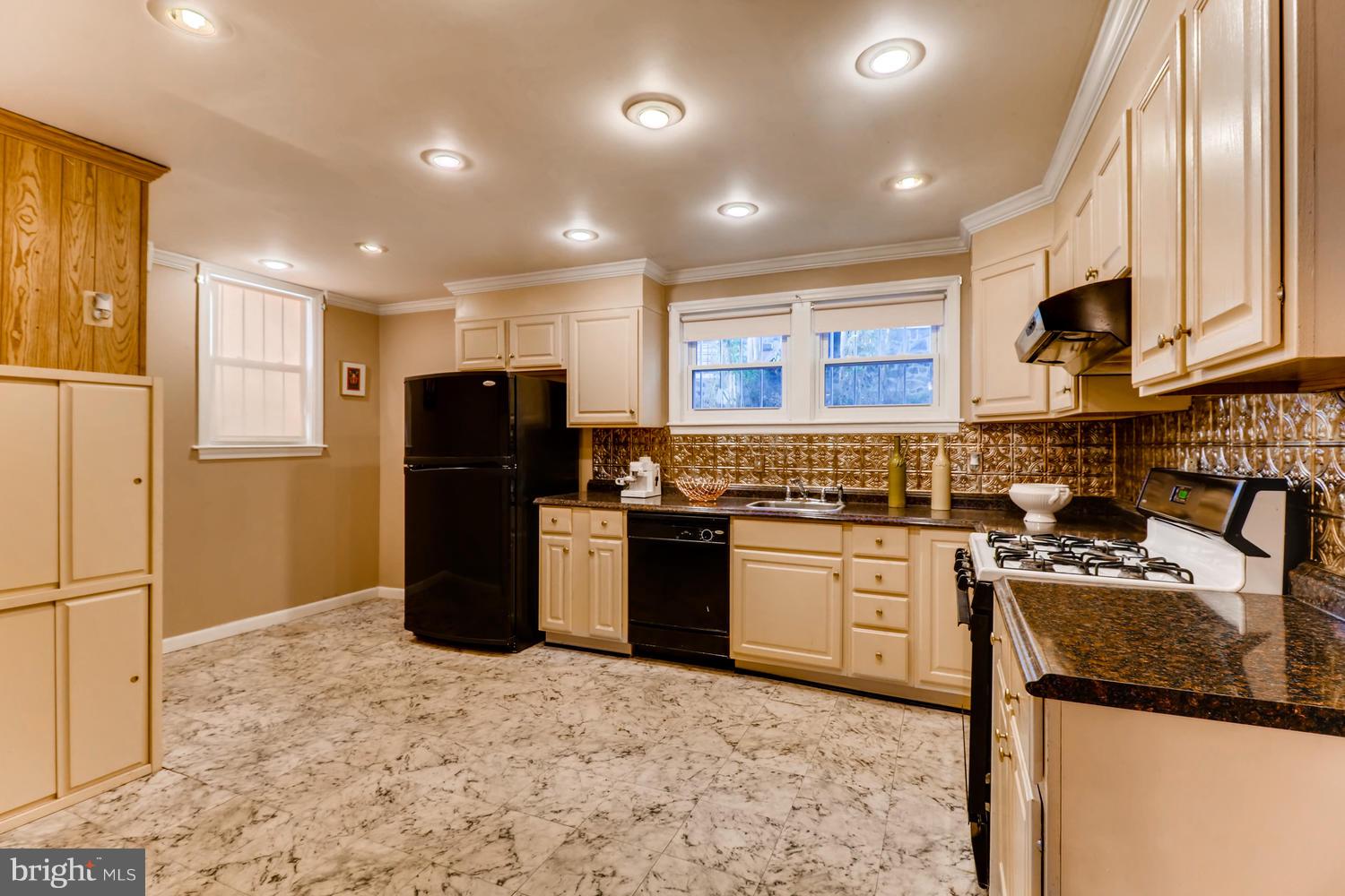 WINDSOR HILLS - Residential