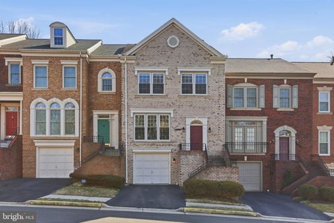 Photo of 8027 Tanworth Court, SPRINGFIELD, VA 22152 (MLS # VAFX2290126)