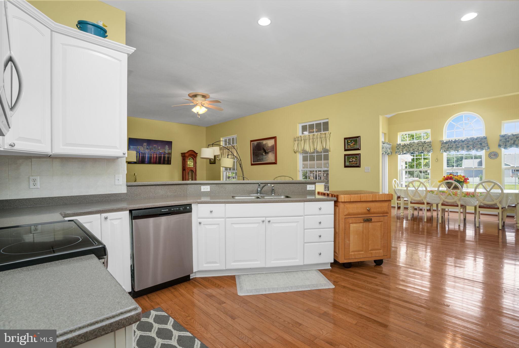 CAPTAIN'S COVE - Residential