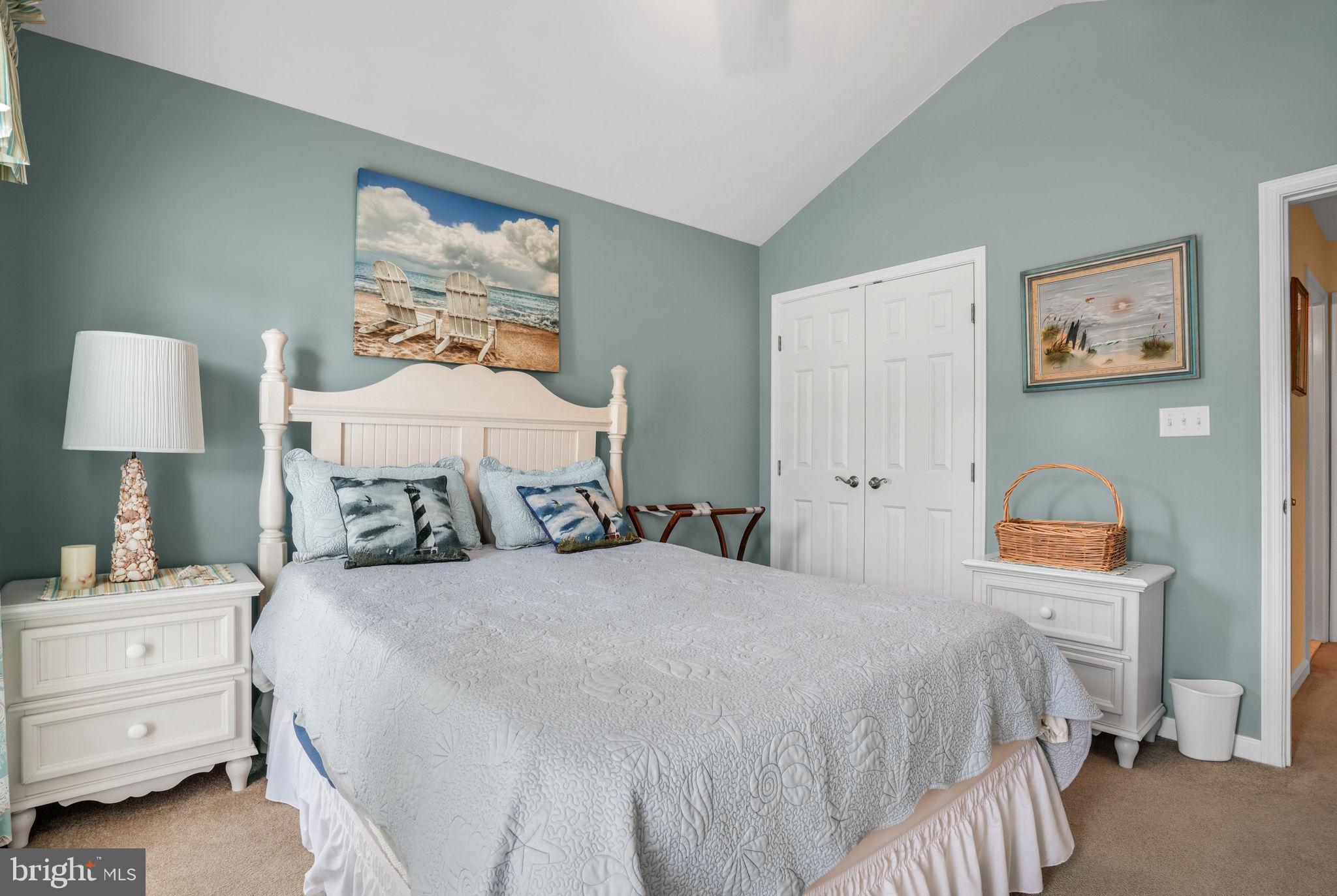 CAPTAIN'S COVE - Residential