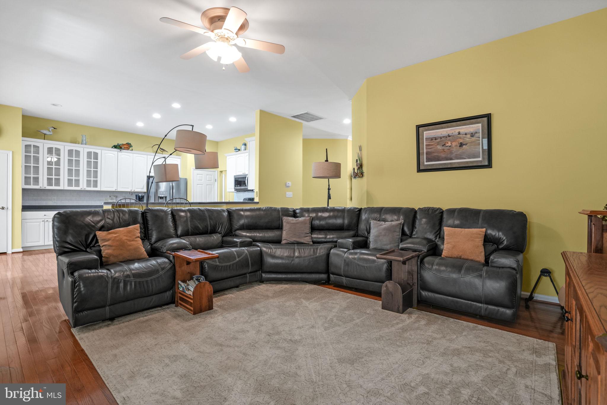 CAPTAIN'S COVE - Residential