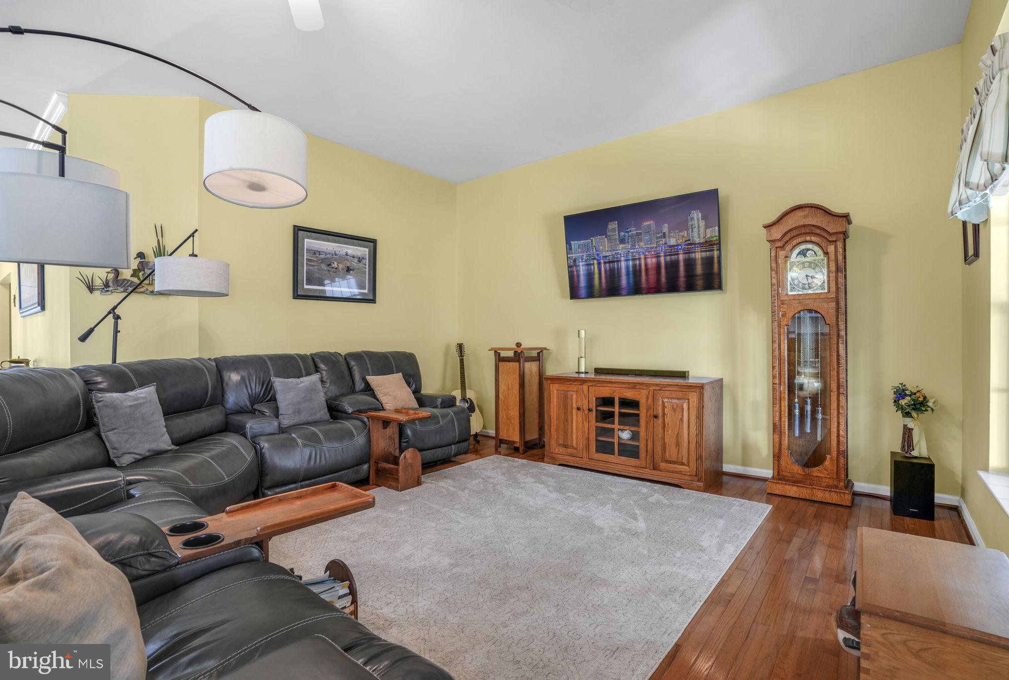 CAPTAIN'S COVE - Residential