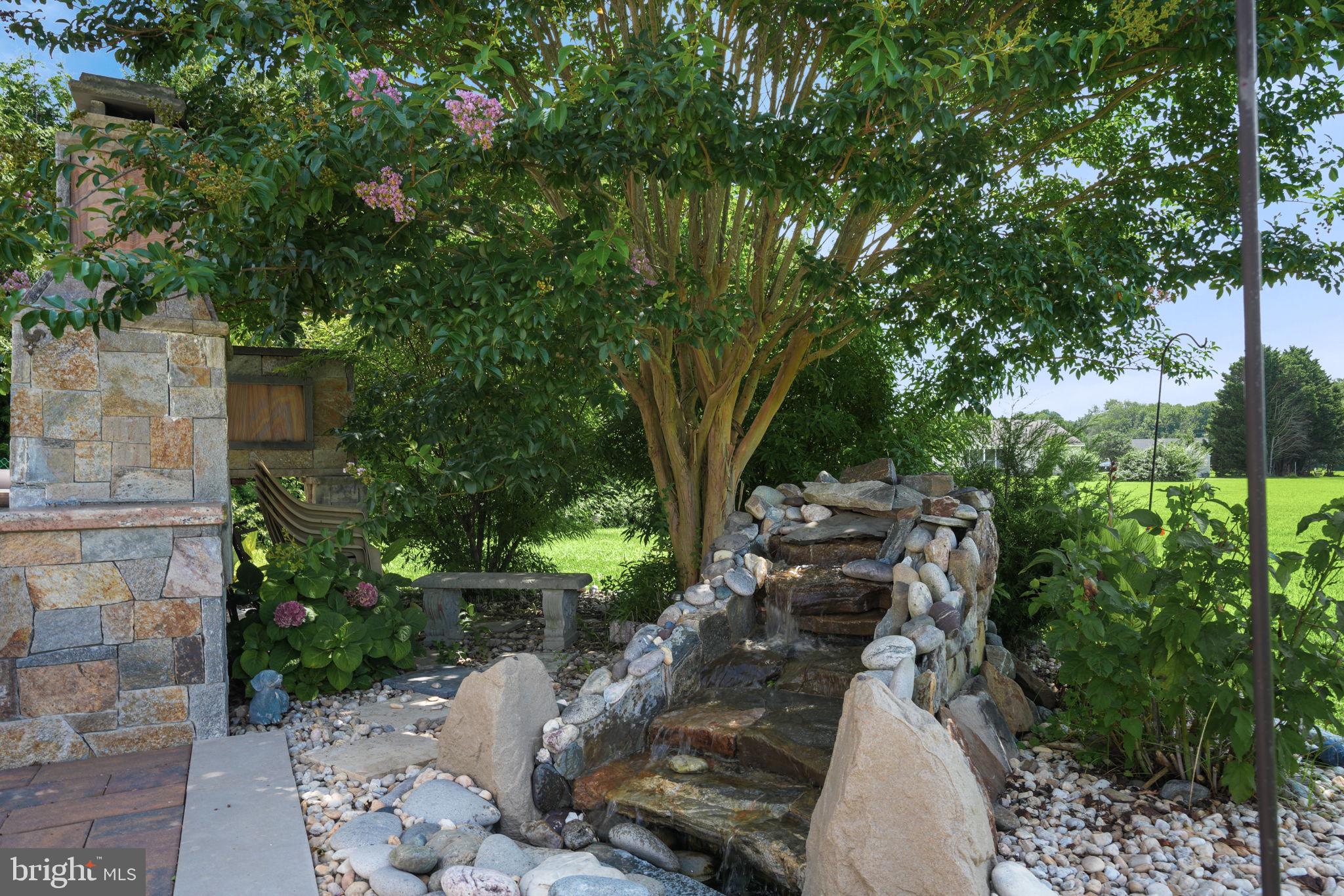 CAPTAIN'S COVE - Residential