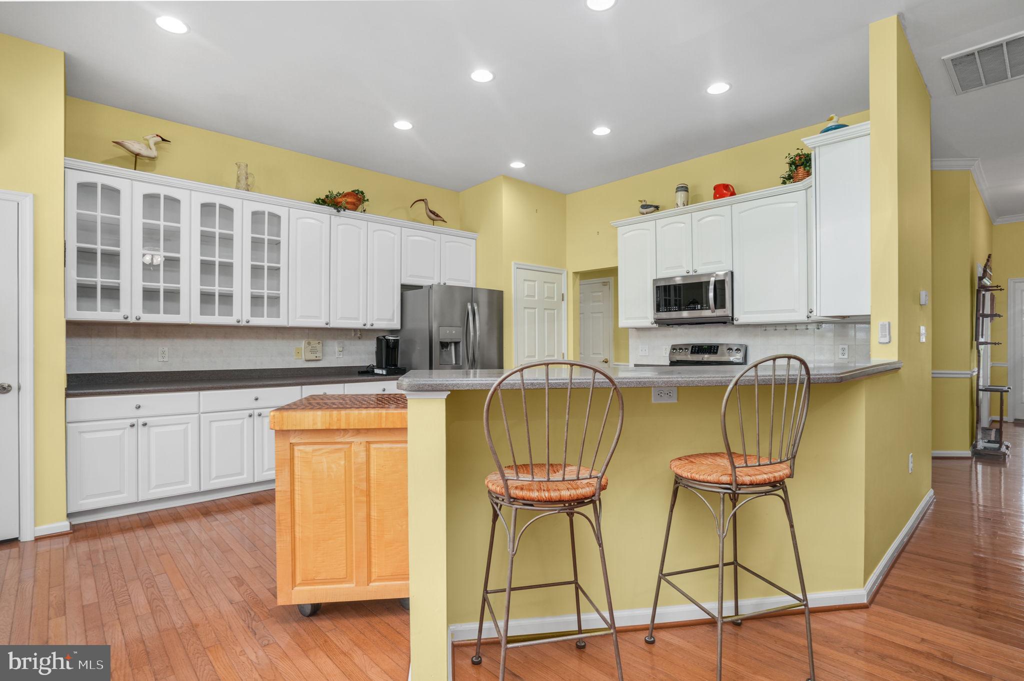 CAPTAIN'S COVE - Residential