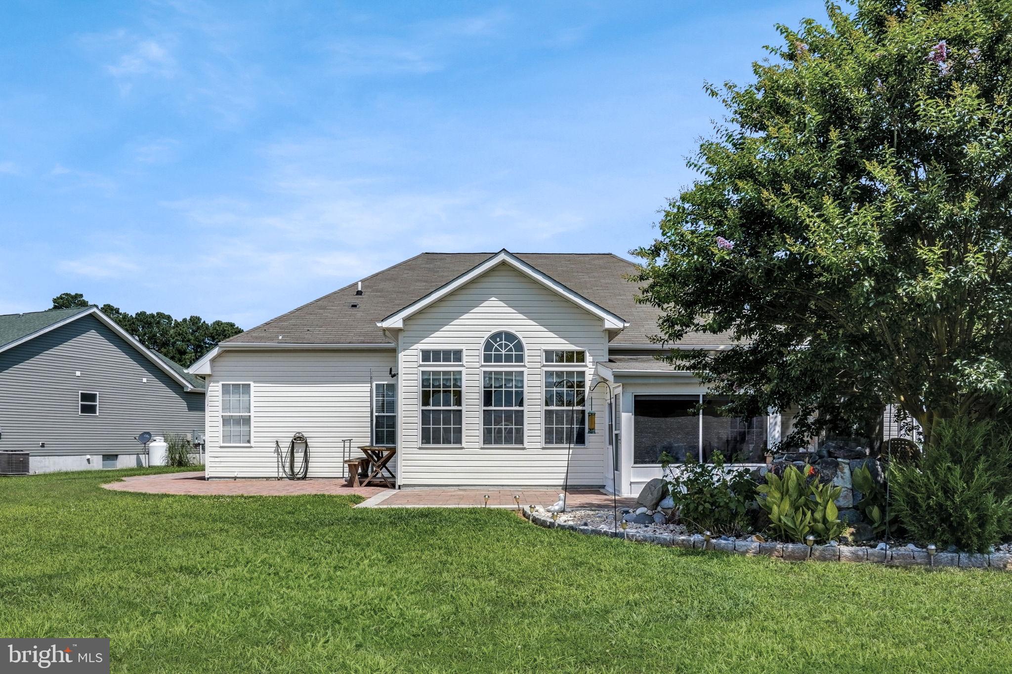 CAPTAIN'S COVE - Residential