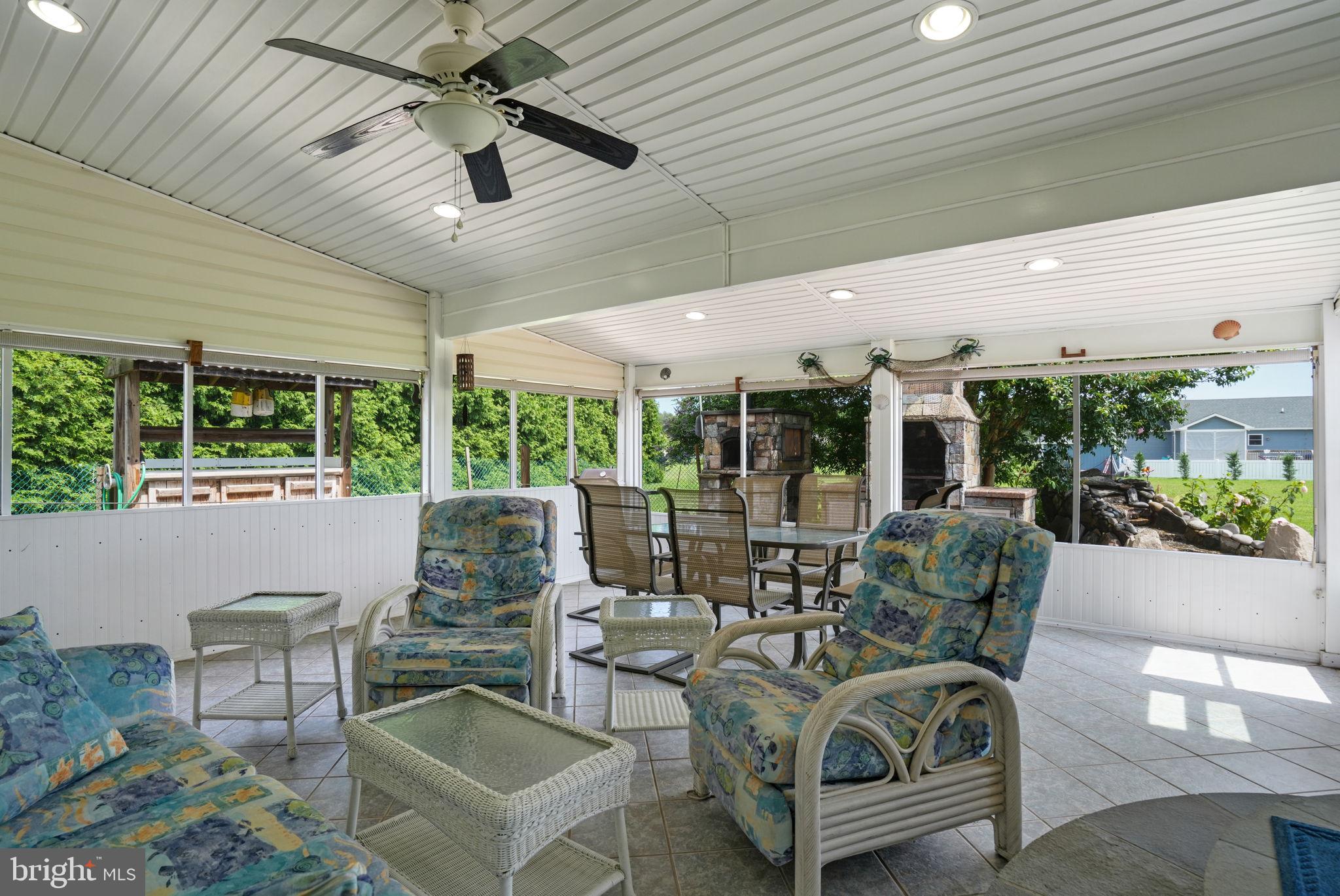 CAPTAIN'S COVE - Residential