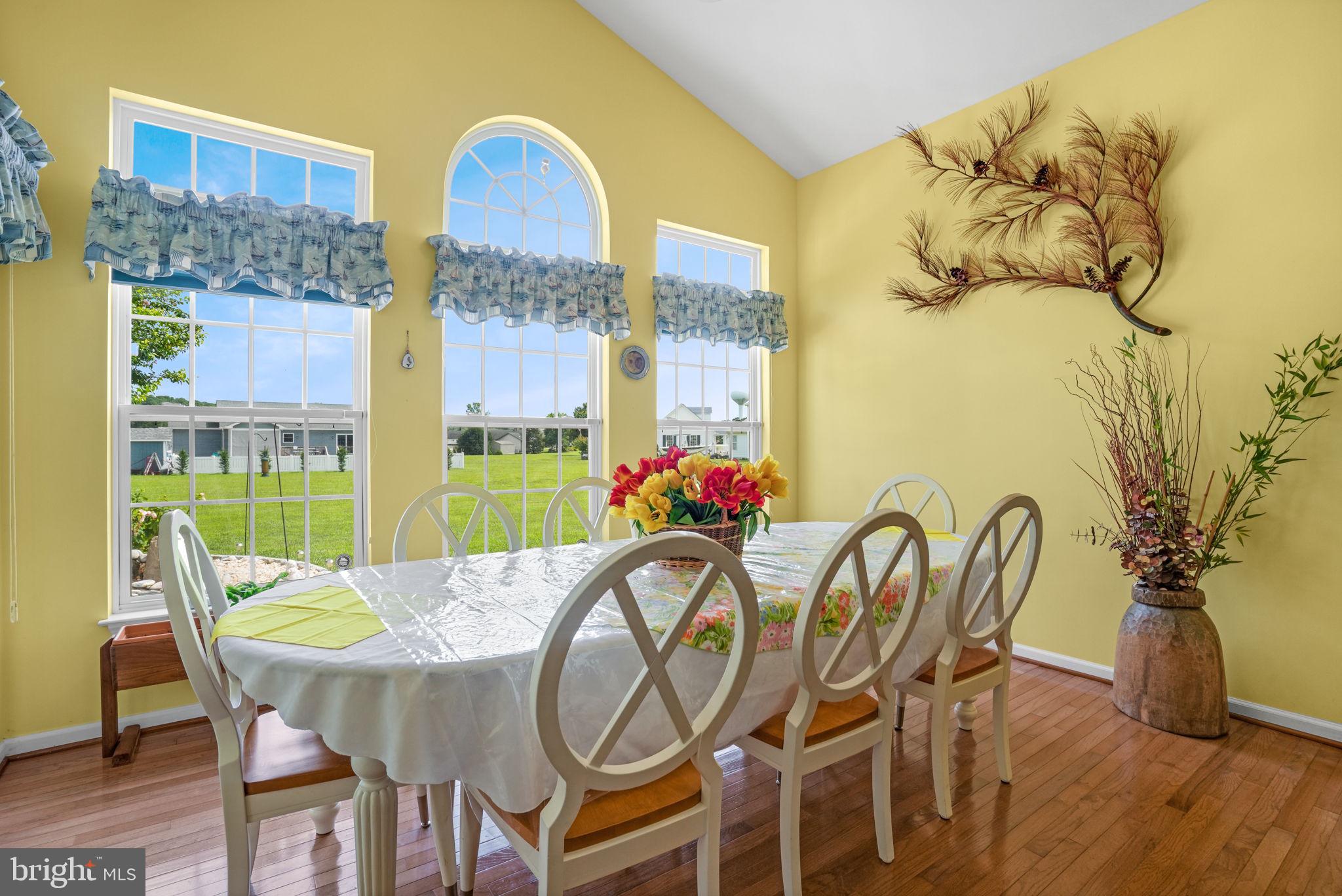 CAPTAIN'S COVE - Residential