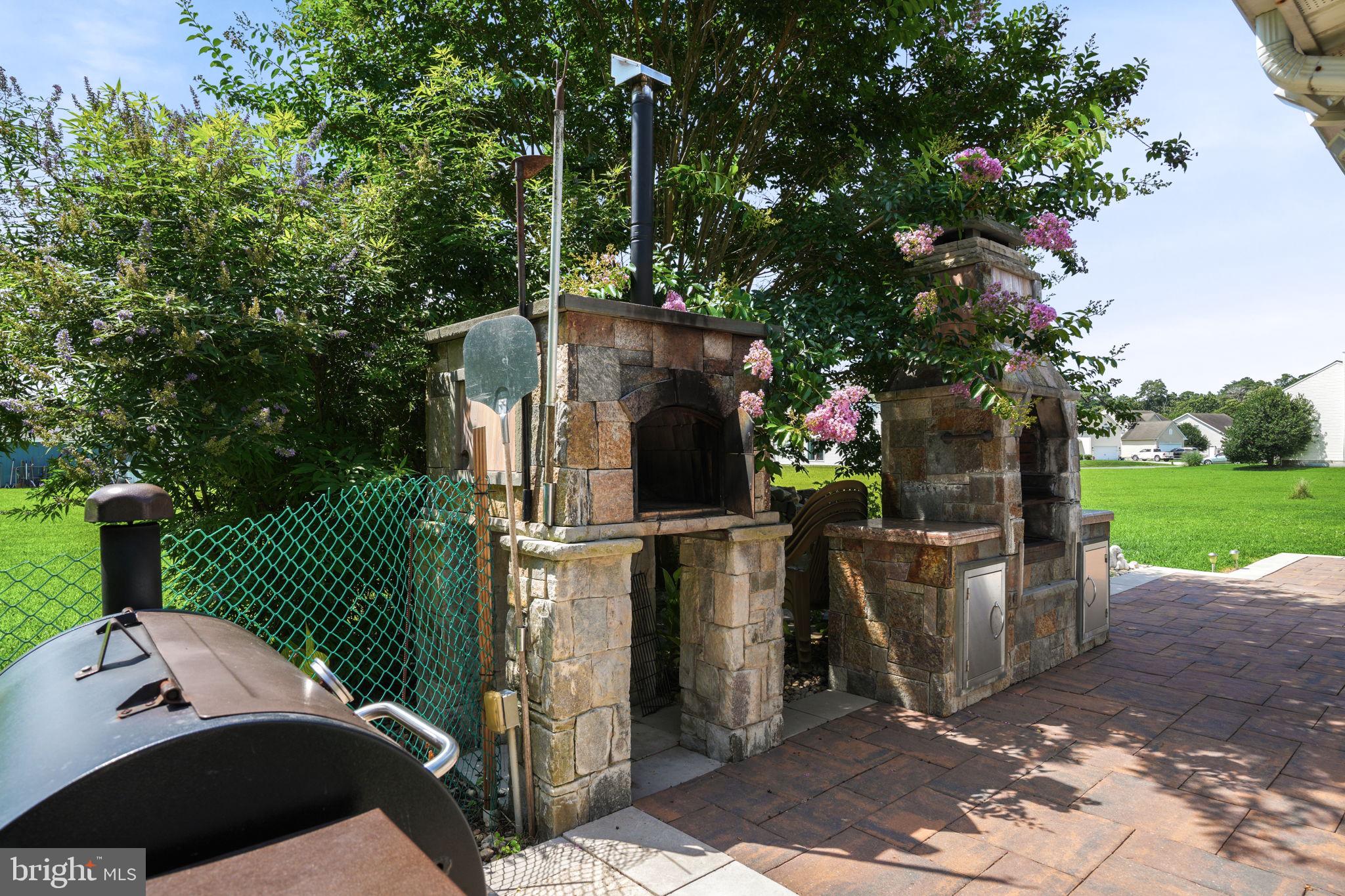 CAPTAIN'S COVE - Residential