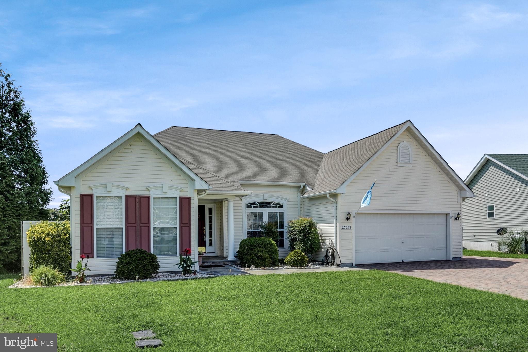 CAPTAIN'S COVE - Residential