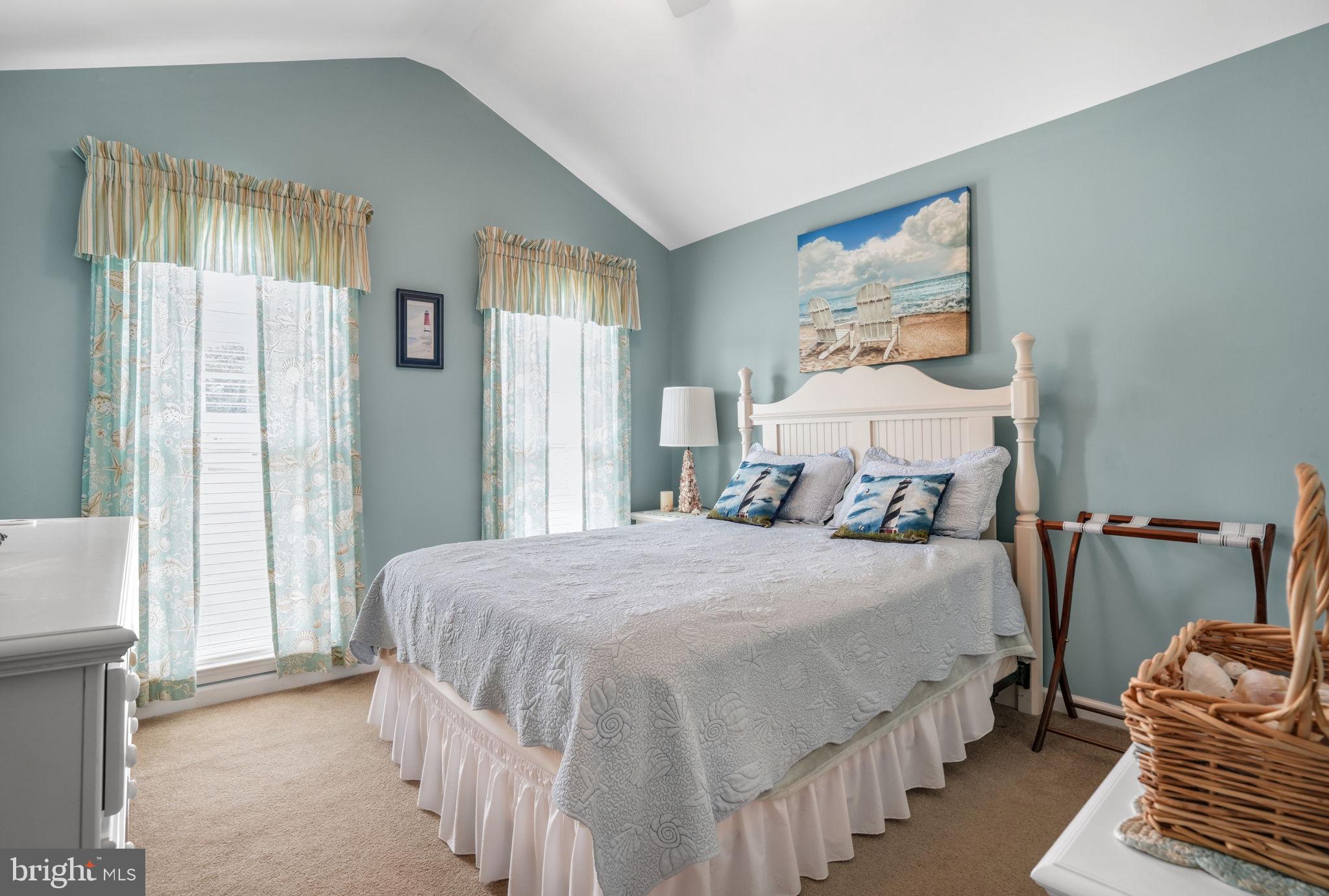 CAPTAIN'S COVE - Residential