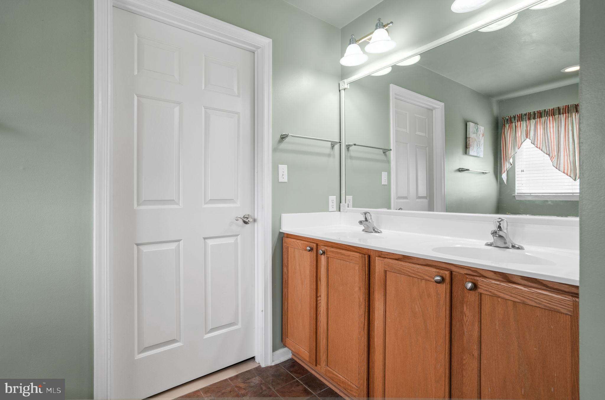 CAPTAIN'S COVE - Residential