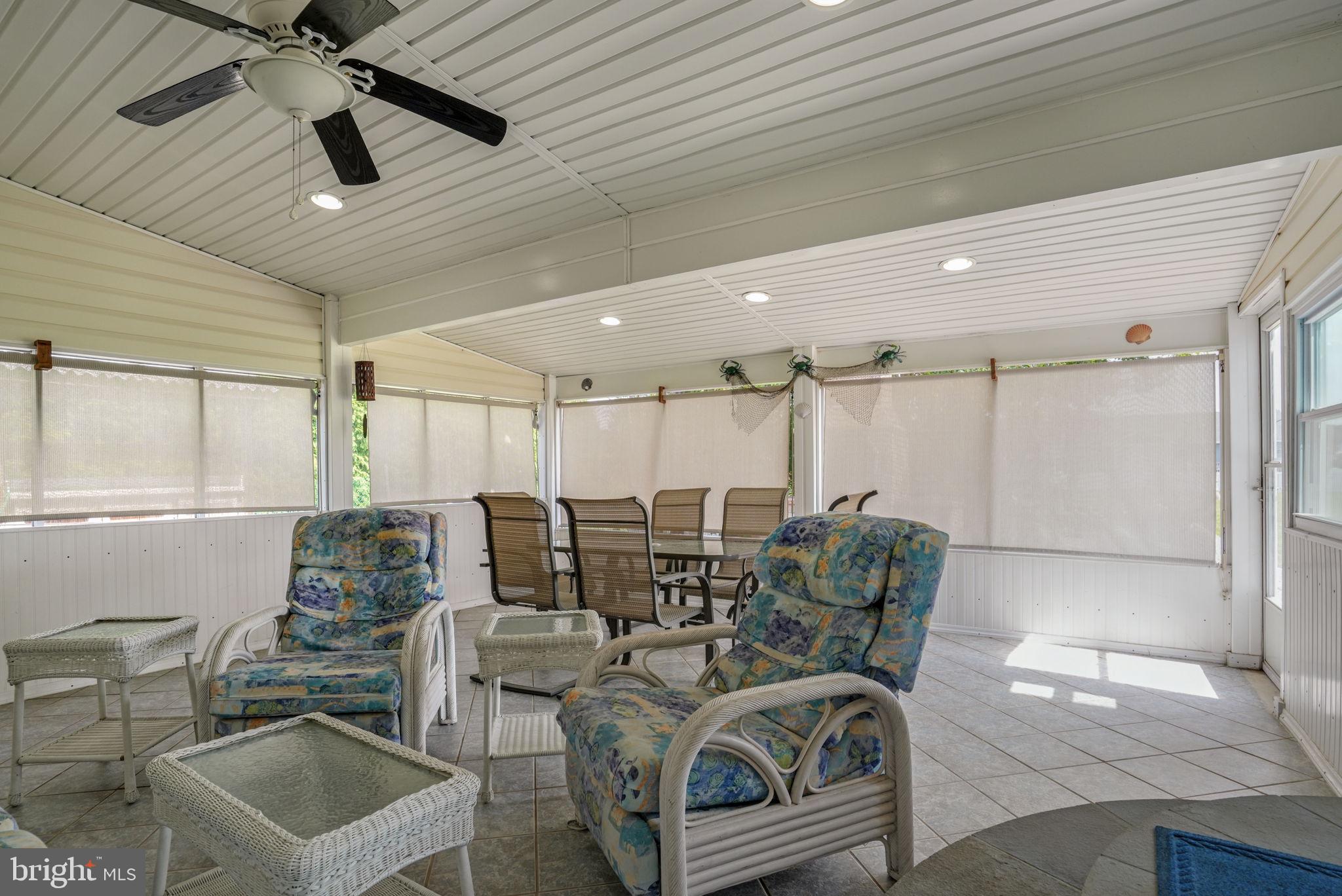 CAPTAIN'S COVE - Residential