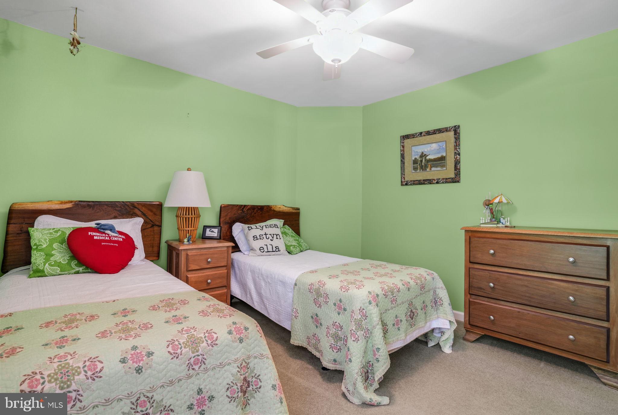 CAPTAIN'S COVE - Residential