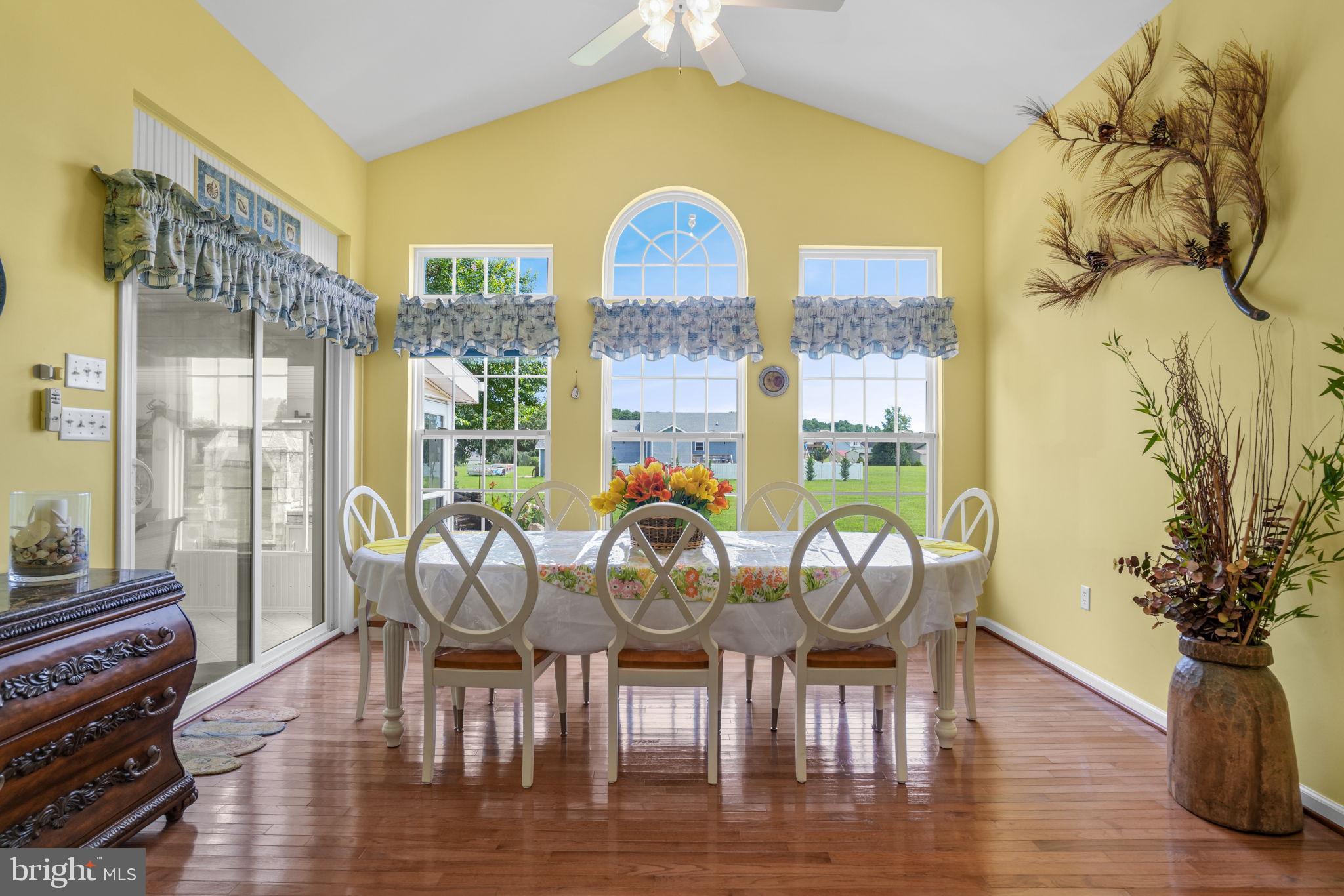 CAPTAIN'S COVE - Residential