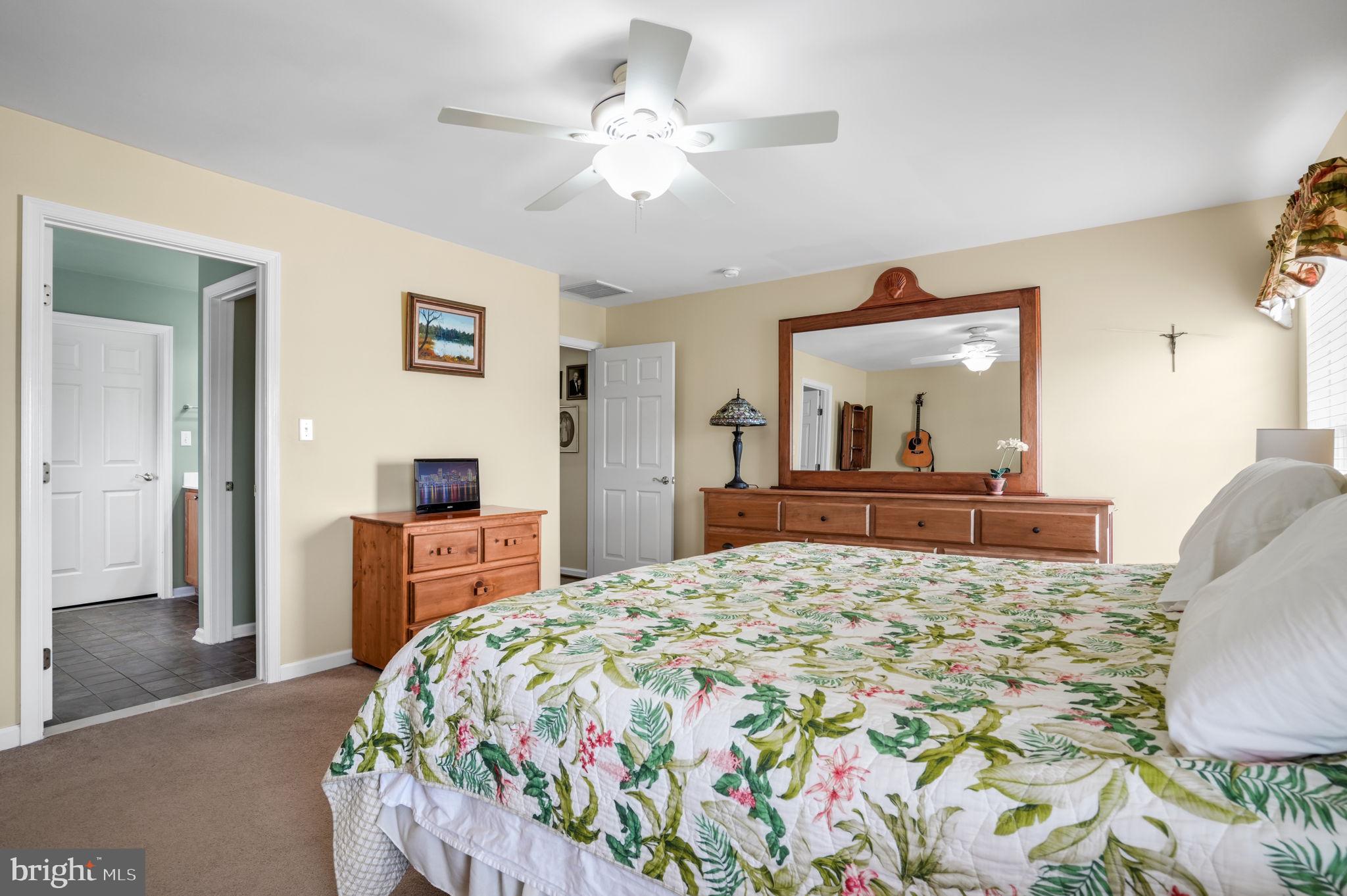 CAPTAIN'S COVE - Residential