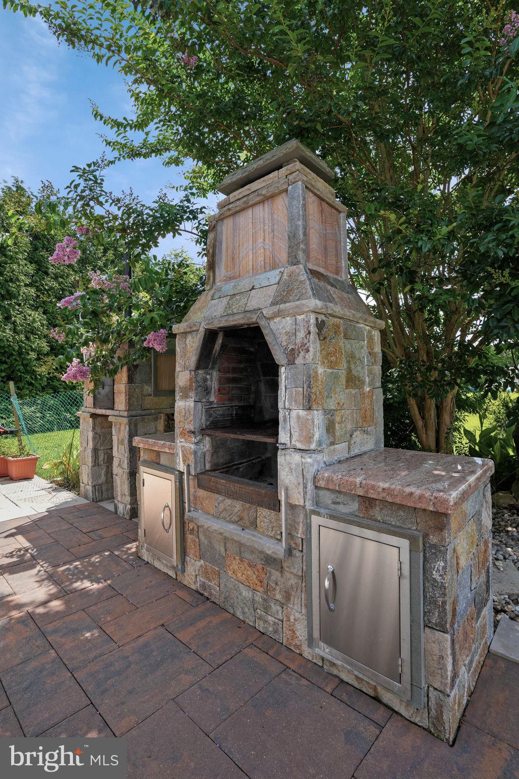 CAPTAIN'S COVE - Residential