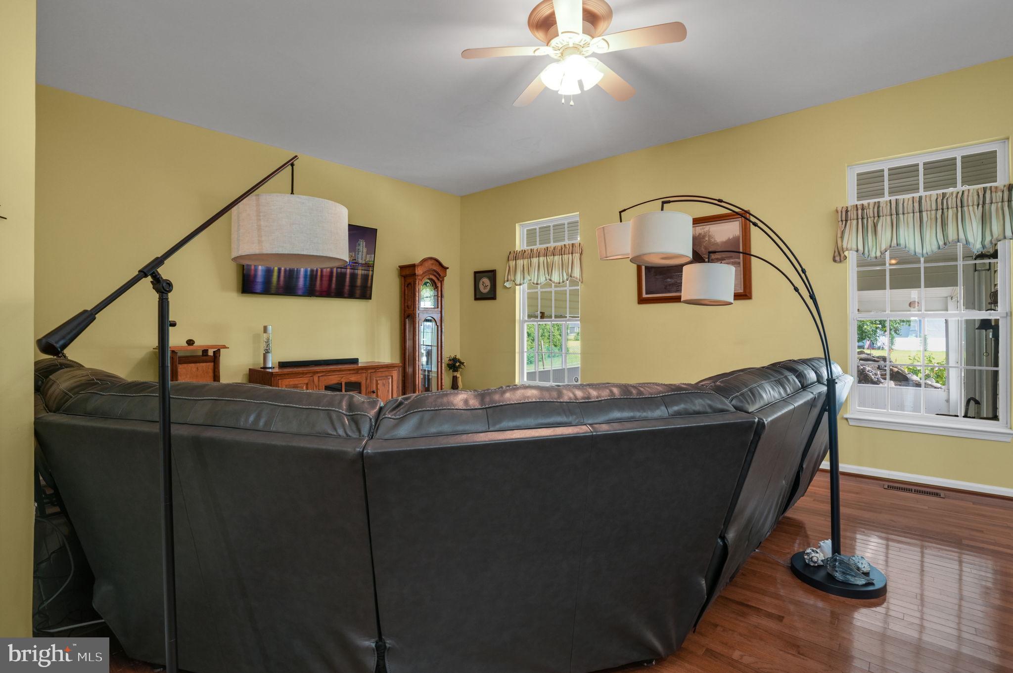 CAPTAIN'S COVE - Residential