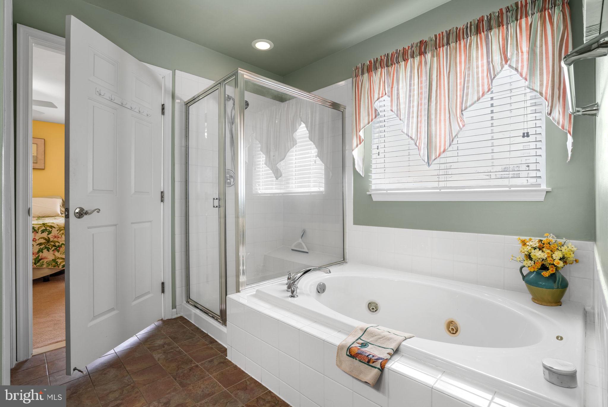 CAPTAIN'S COVE - Residential