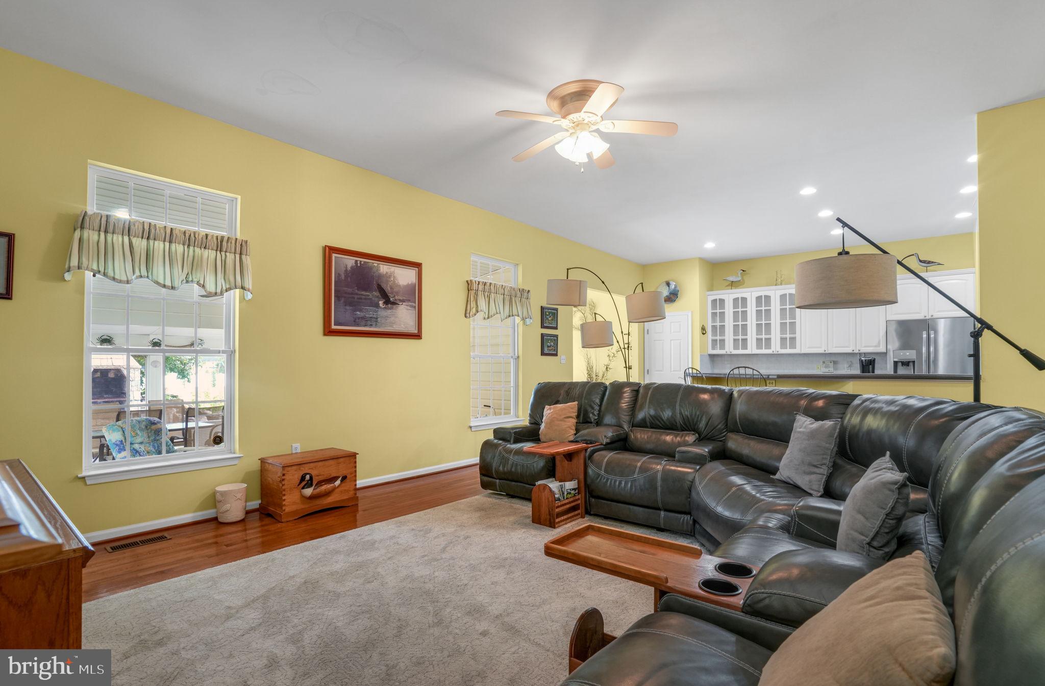 CAPTAIN'S COVE - Residential