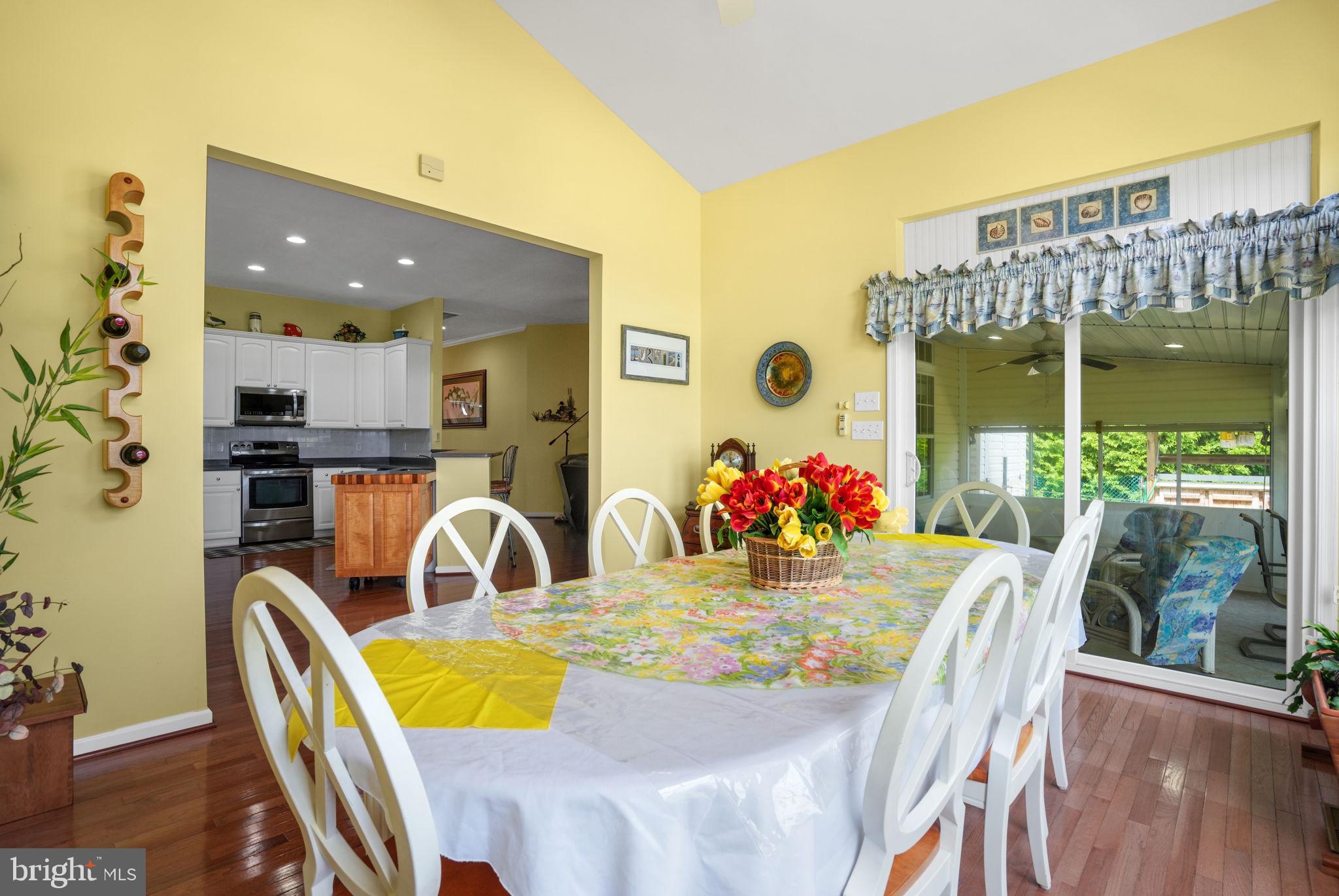 CAPTAIN'S COVE - Residential