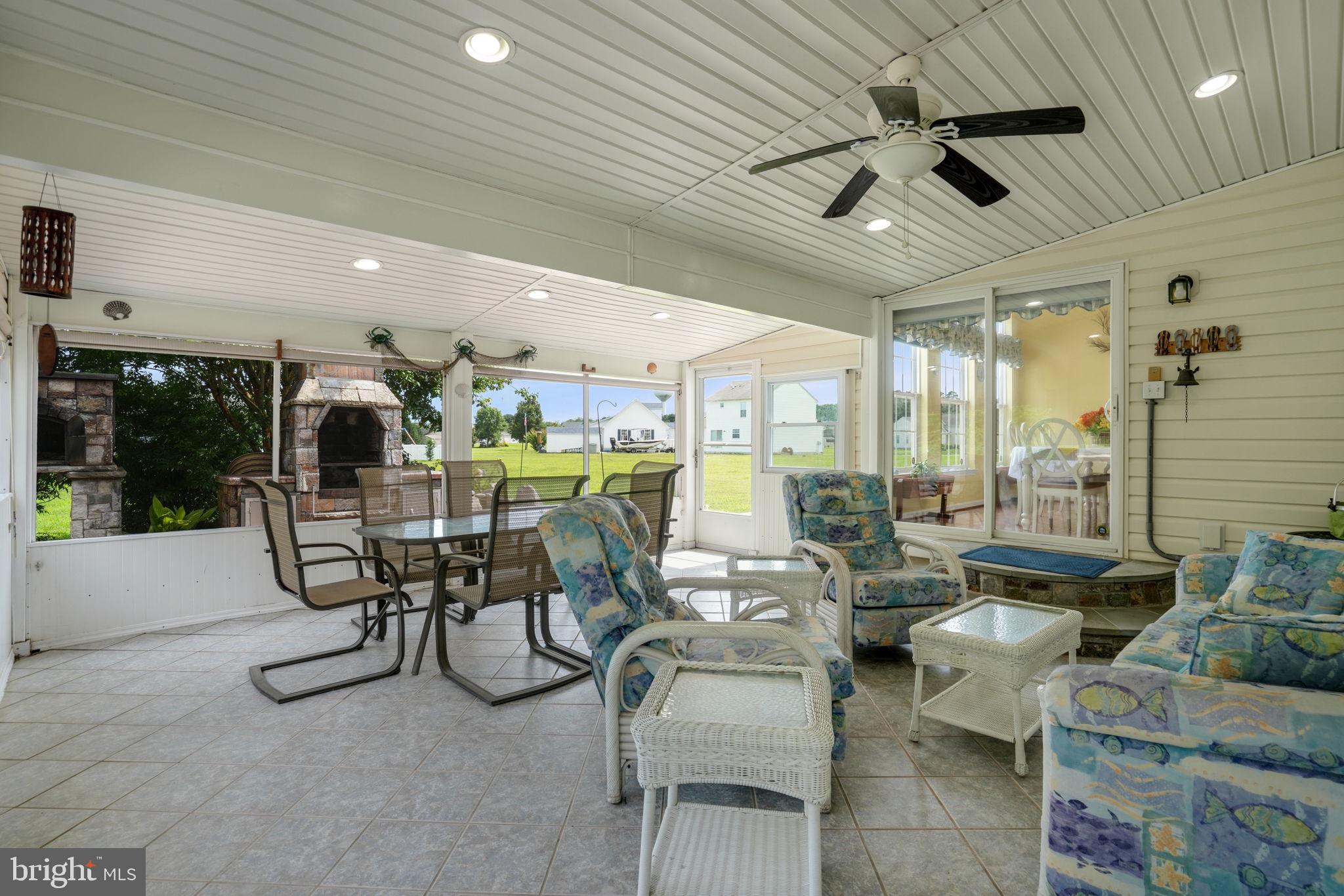 CAPTAIN'S COVE - Residential