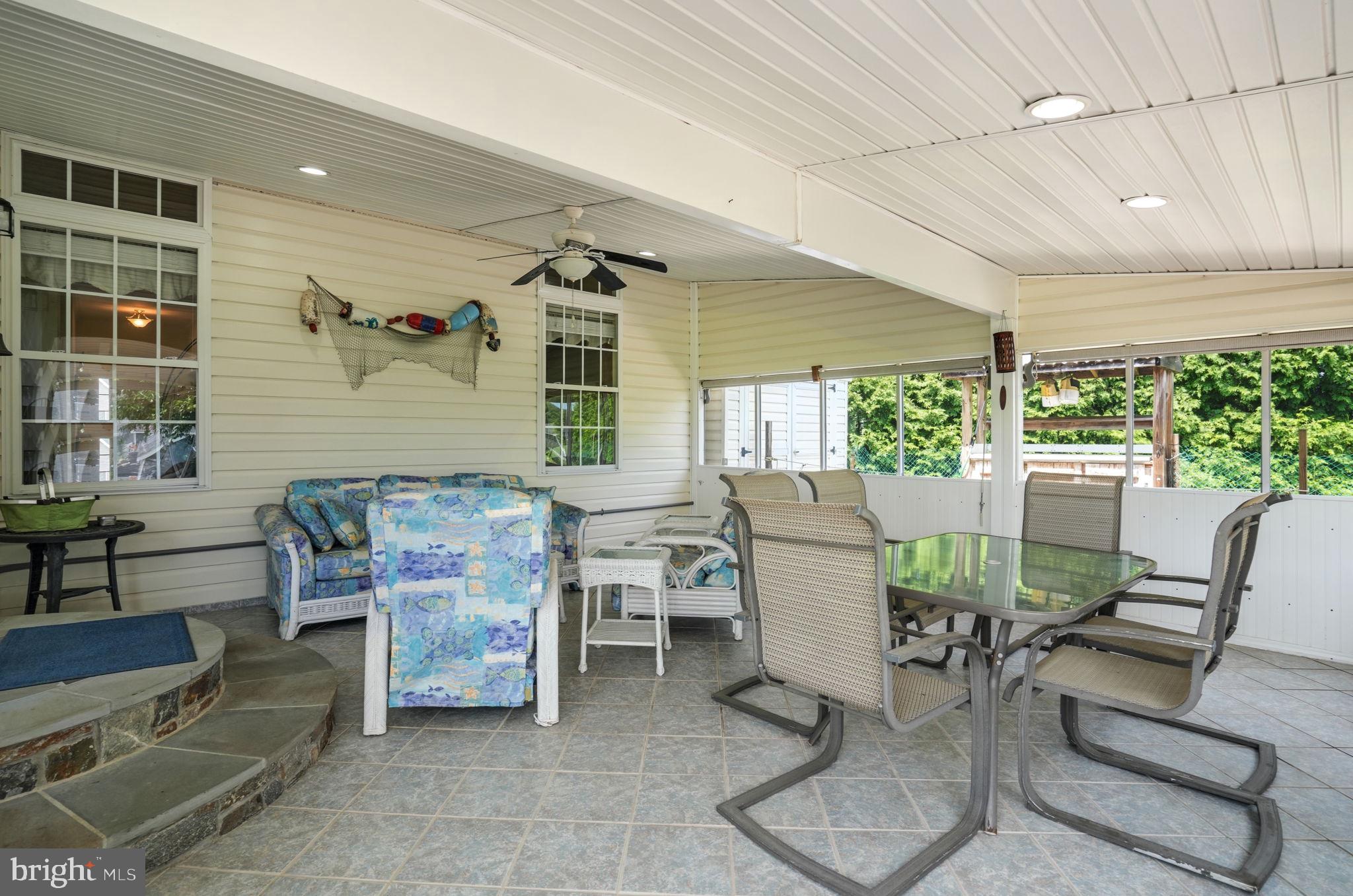 CAPTAIN'S COVE - Residential